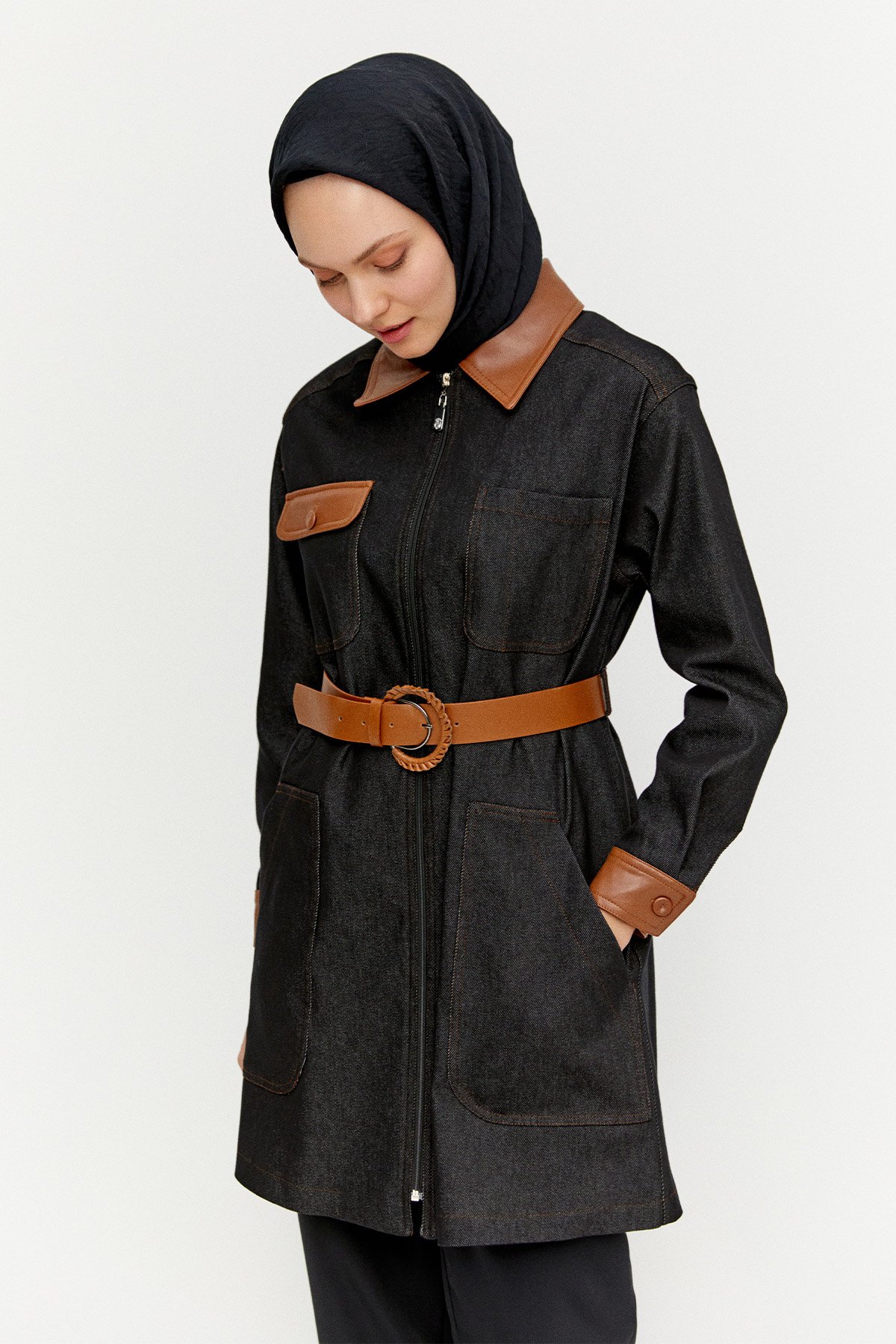 Suni Deri Detaylı Kemerli Pamuklu Kap