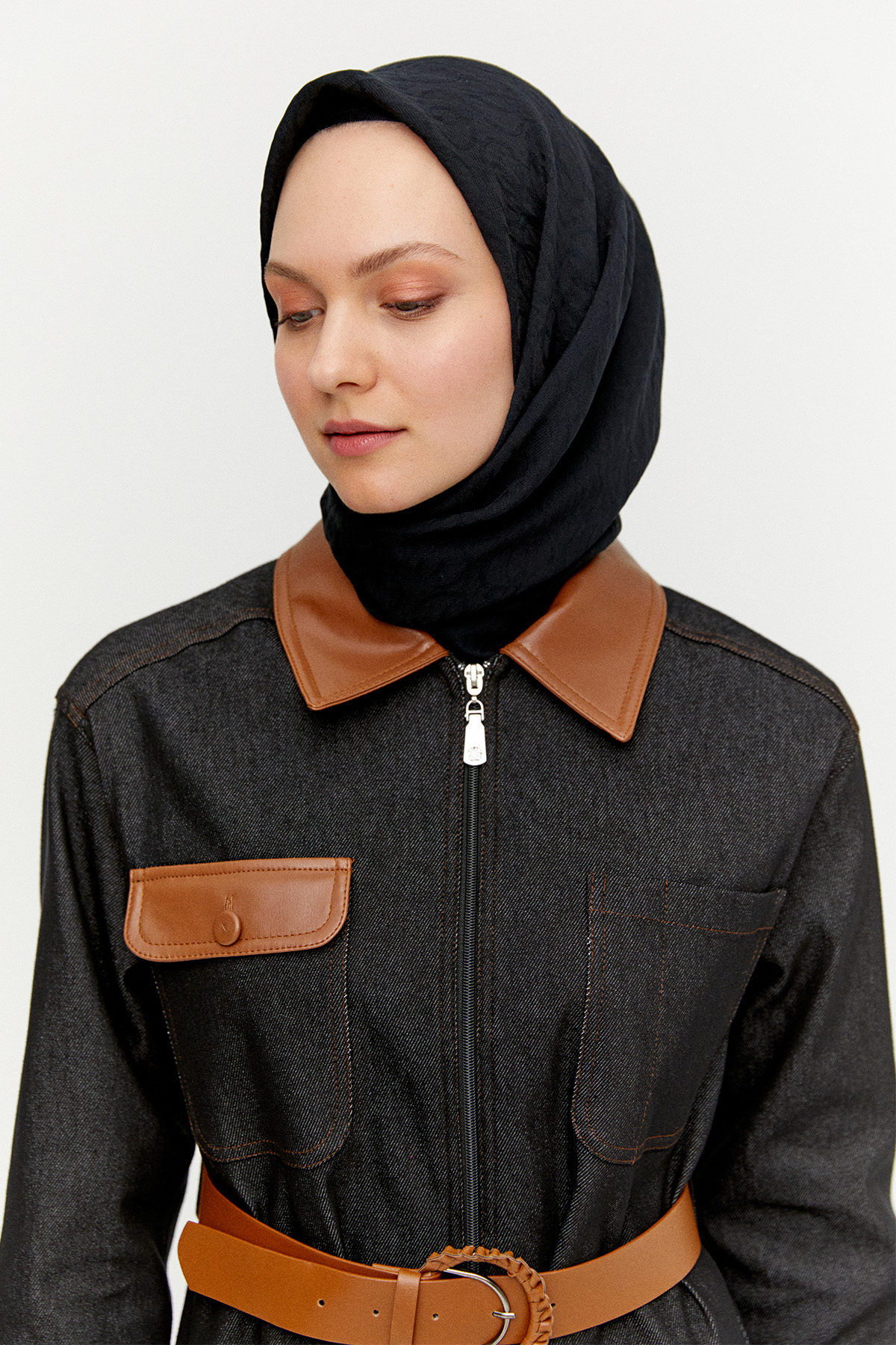 Suni Deri Detaylı Kemerli Pamuklu Kap