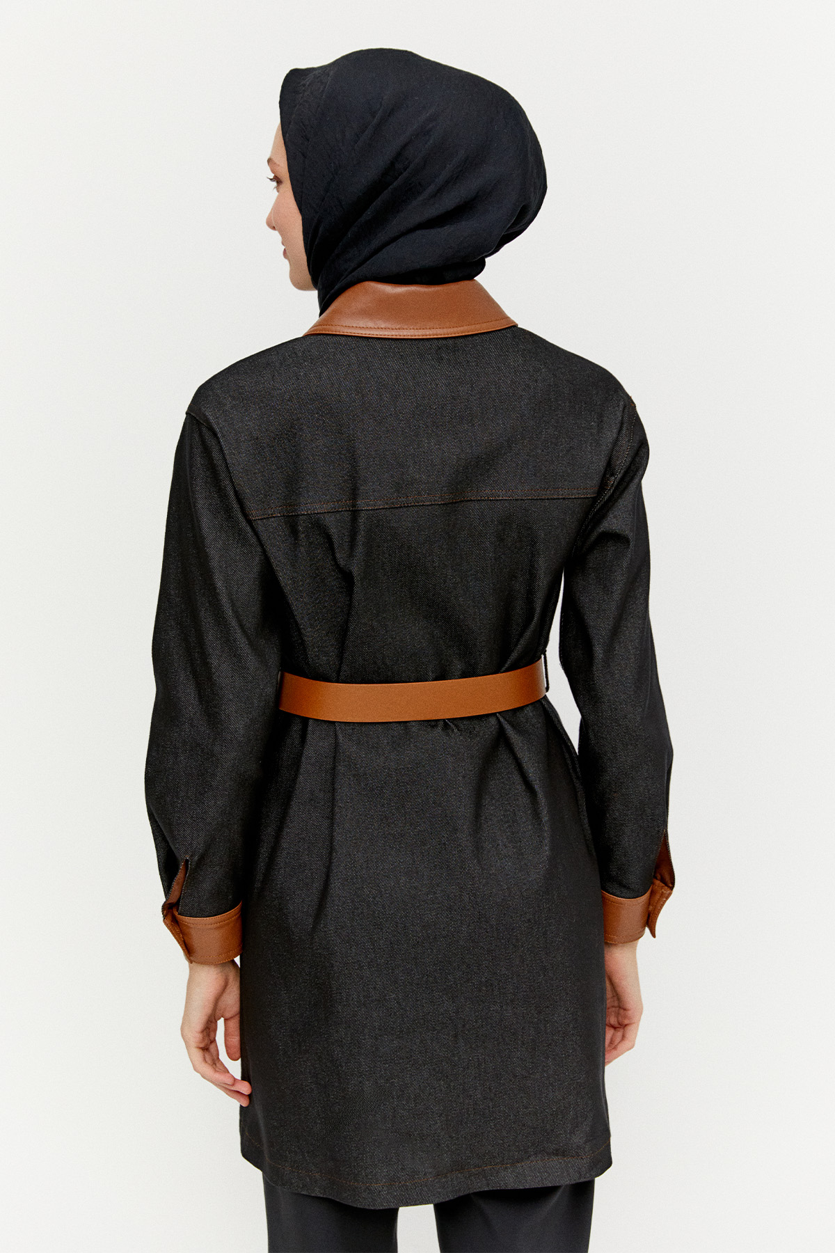 Suni Deri Detaylı Kemerli Pamuklu Kap