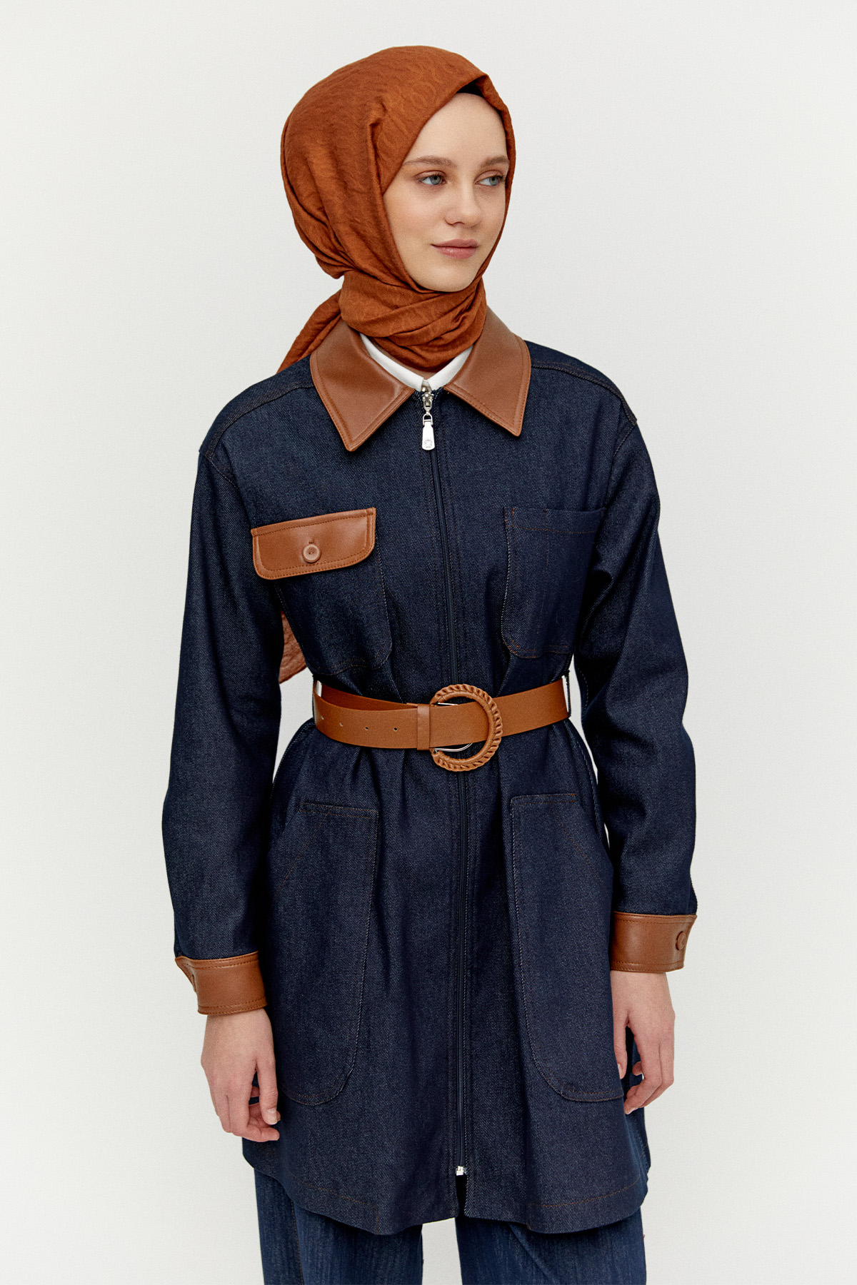 Suni Deri Detaylı Kemerli Pamuklu Kap