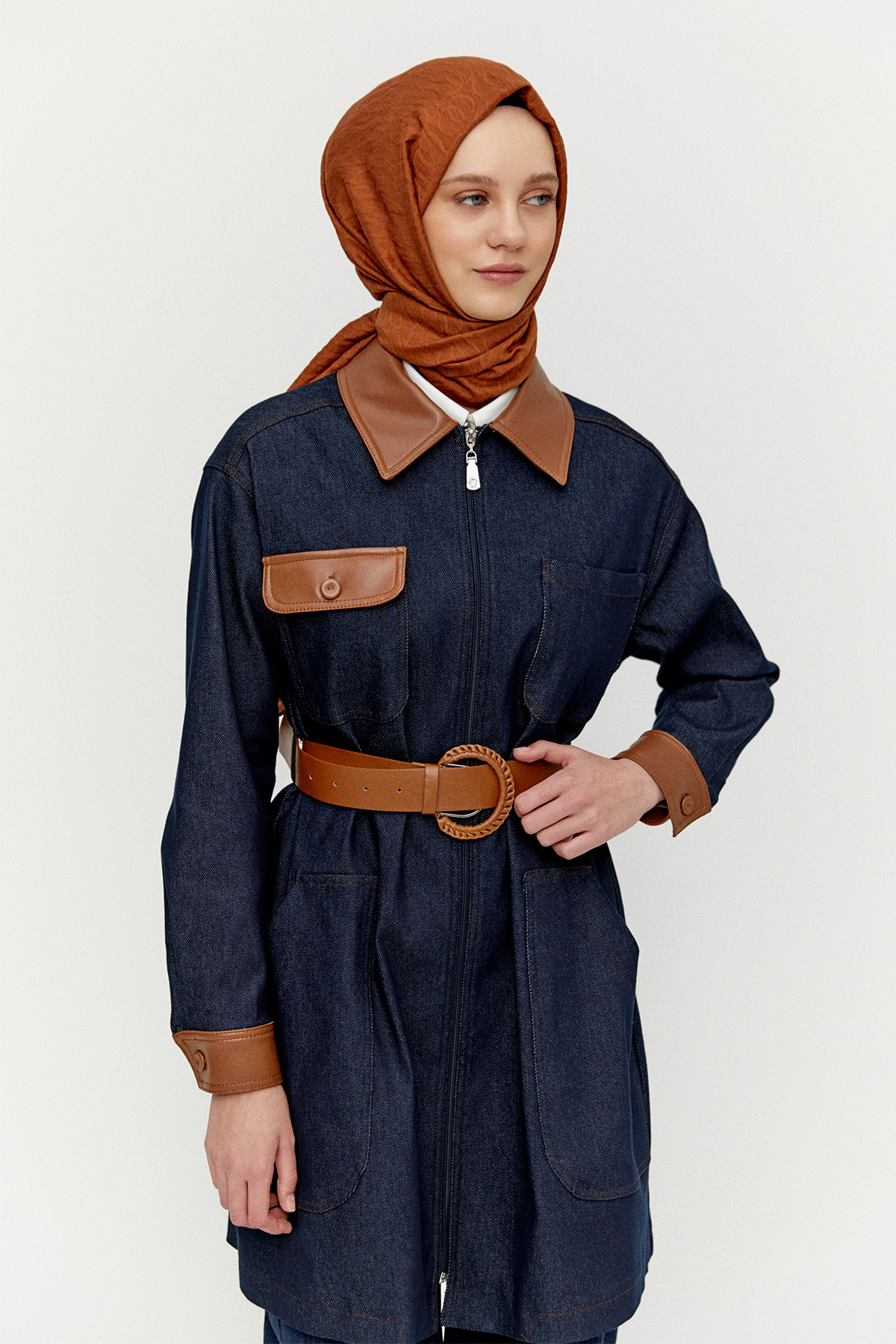 Suni Deri Detaylı Kemerli Pamuklu Kap