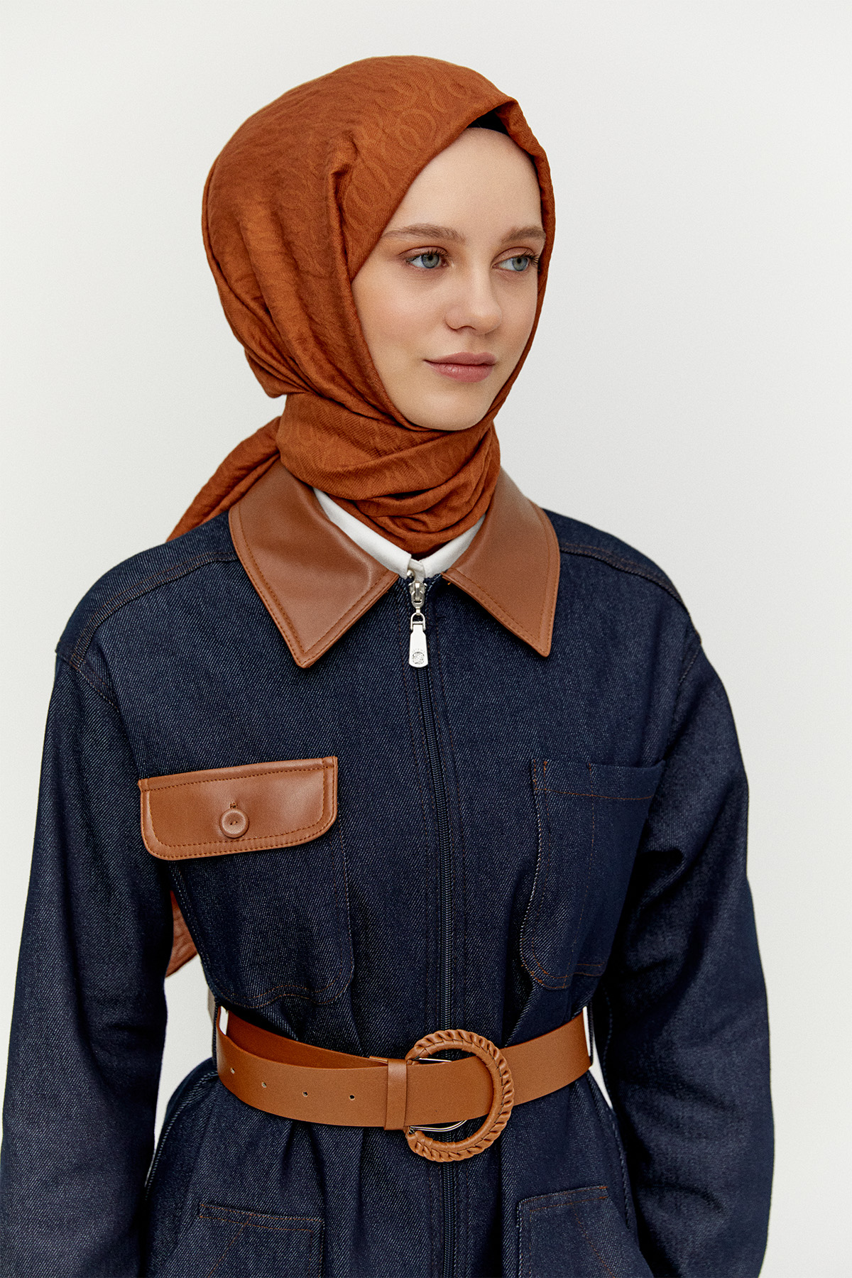 Suni Deri Detaylı Kemerli Pamuklu Kap