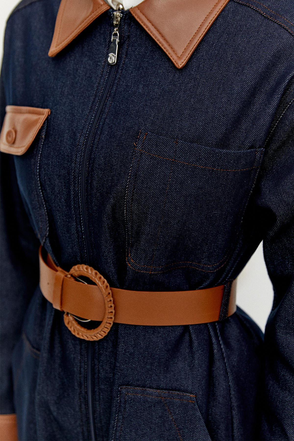 Suni Deri Detaylı Kemerli Pamuklu Kap