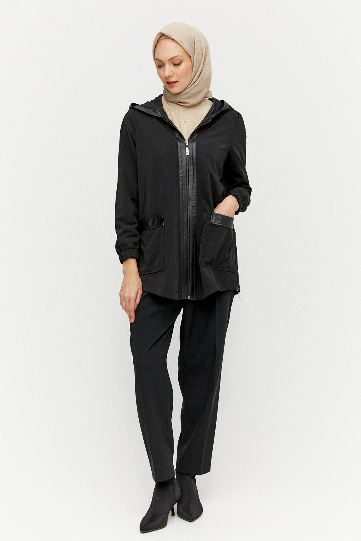 Kapüşonlu Fermuarlı Kısa Kap