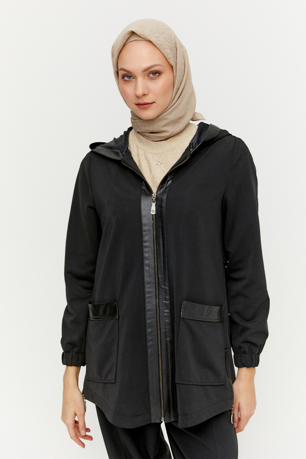 Kapüşonlu Fermuarlı Kısa Kap