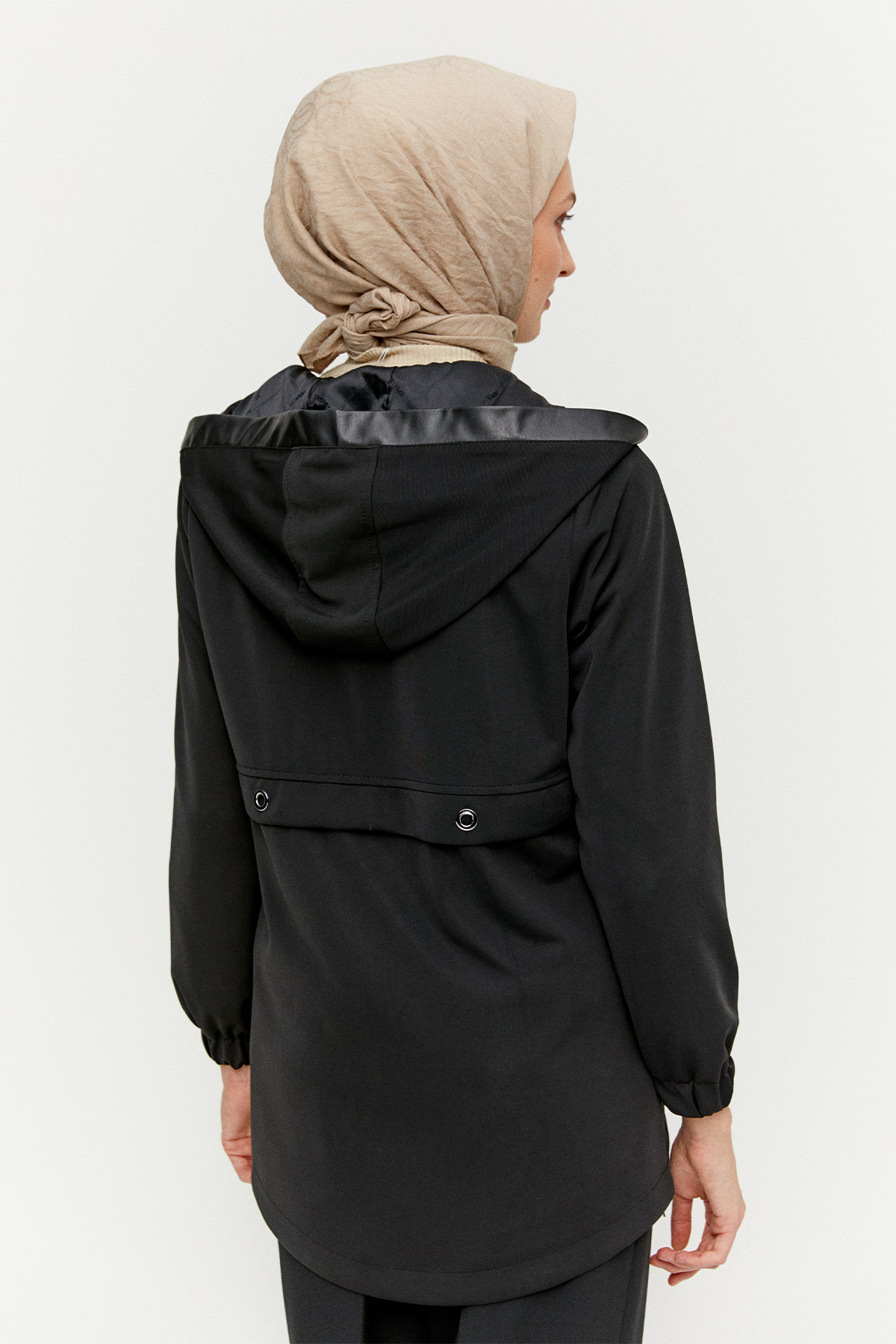 Kapüşonlu Fermuarlı Kısa Kap