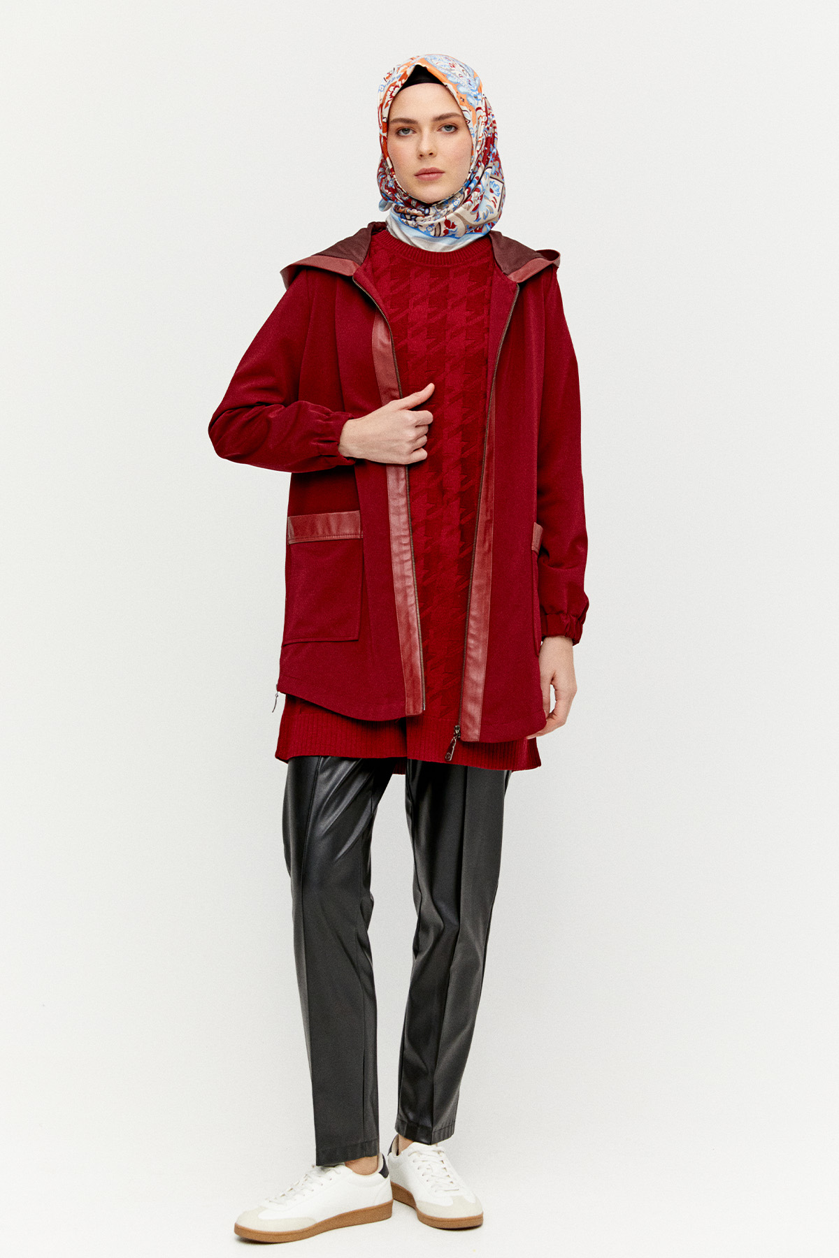 Kapüşonlu Fermuarlı Kısa Kap