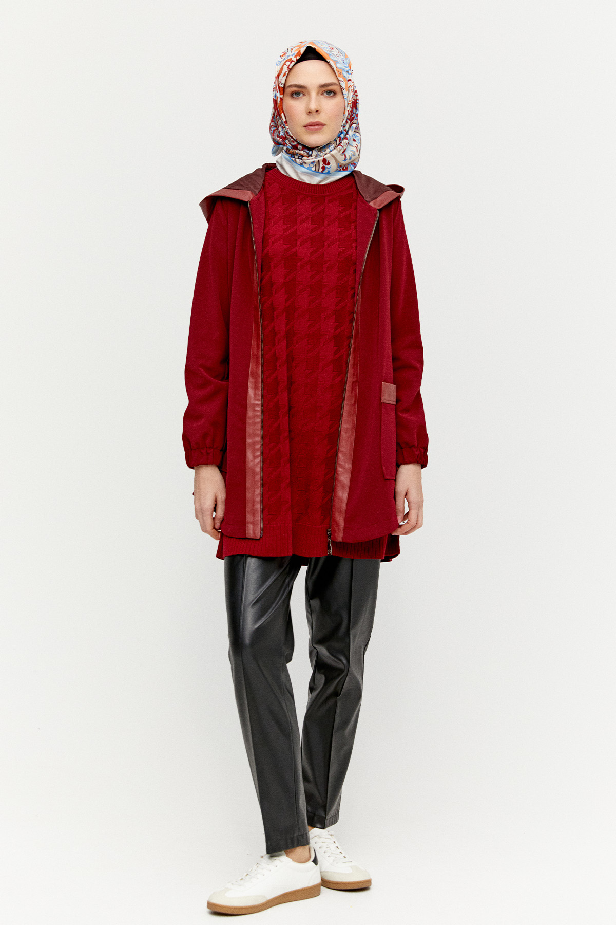 Kapüşonlu Fermuarlı Kısa Kap