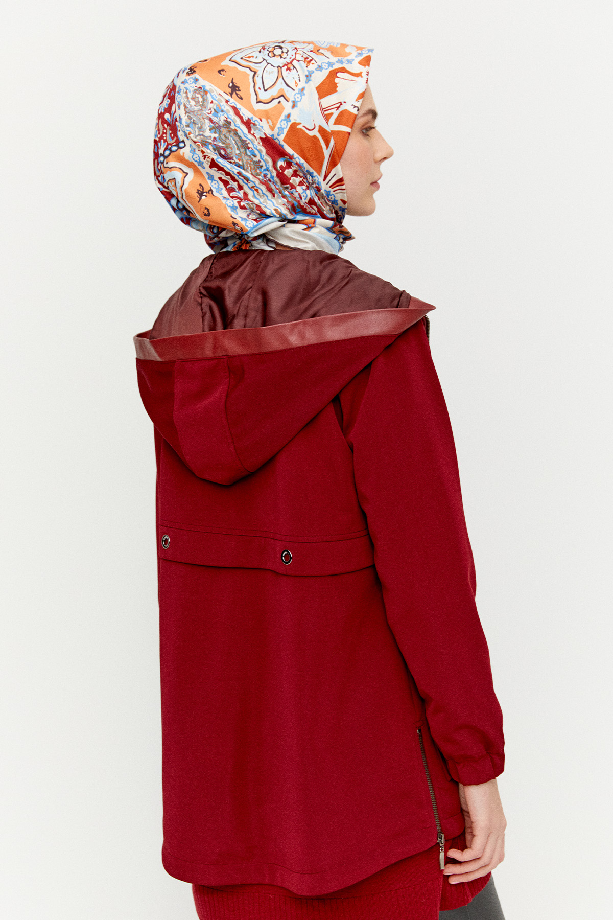 Kapüşonlu Fermuarlı Kısa Kap