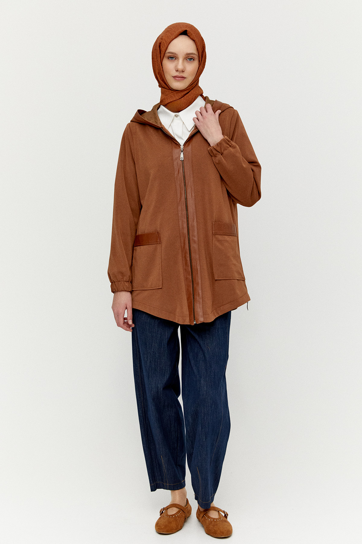 Kapüşonlu Fermuarlı Kısa Kap