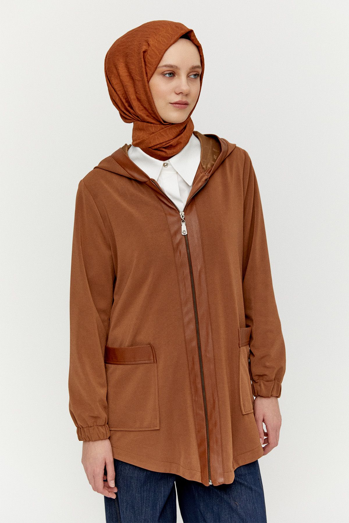 Kapüşonlu Fermuarlı Kısa Kap