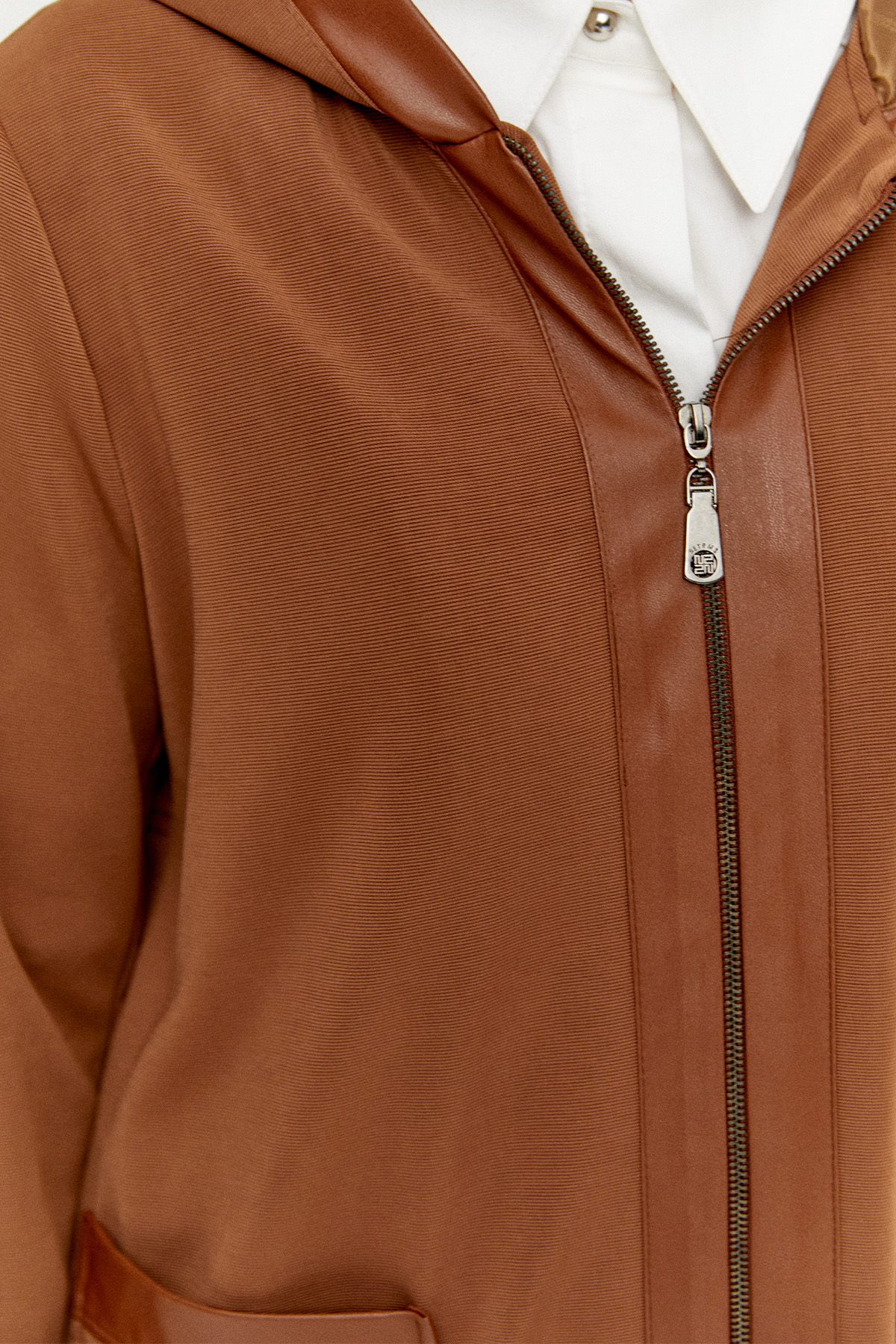 Kapüşonlu Fermuarlı Kısa Kap