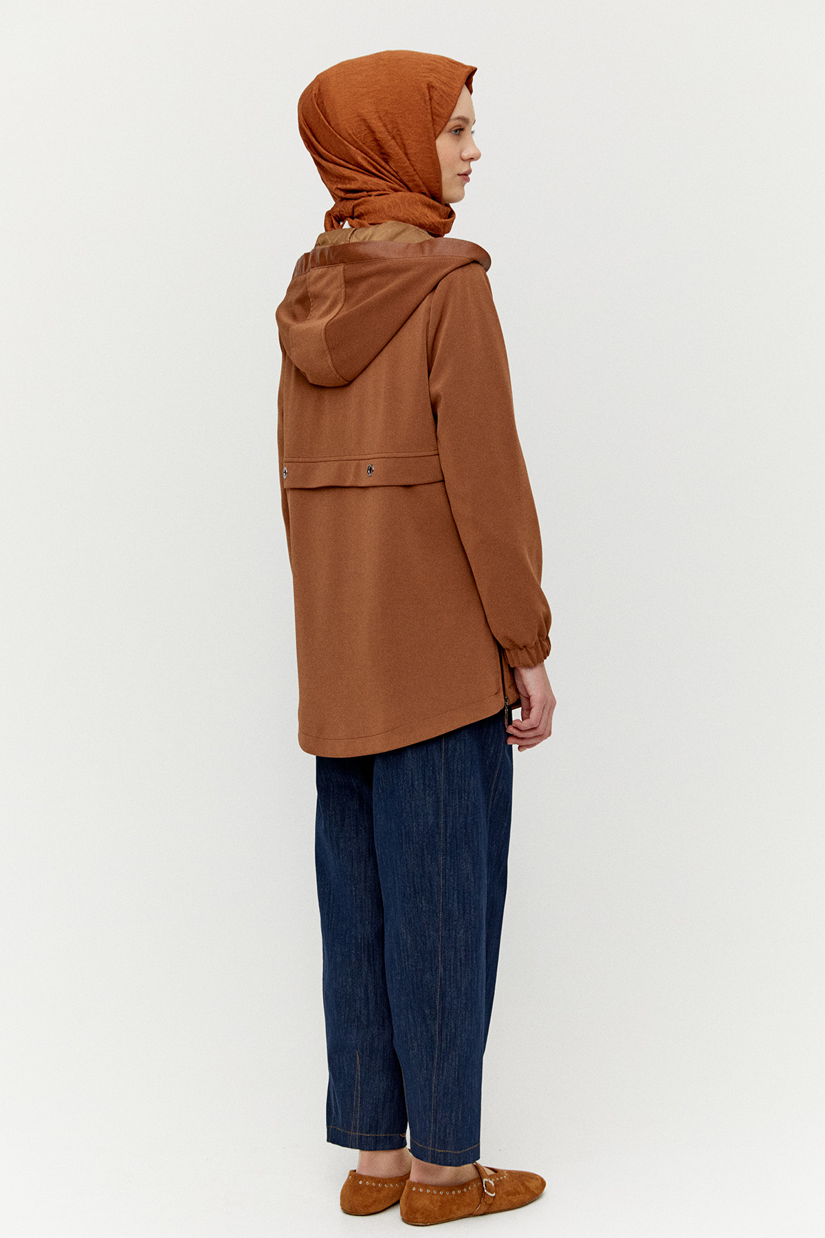 Kapüşonlu Fermuarlı Kısa Kap