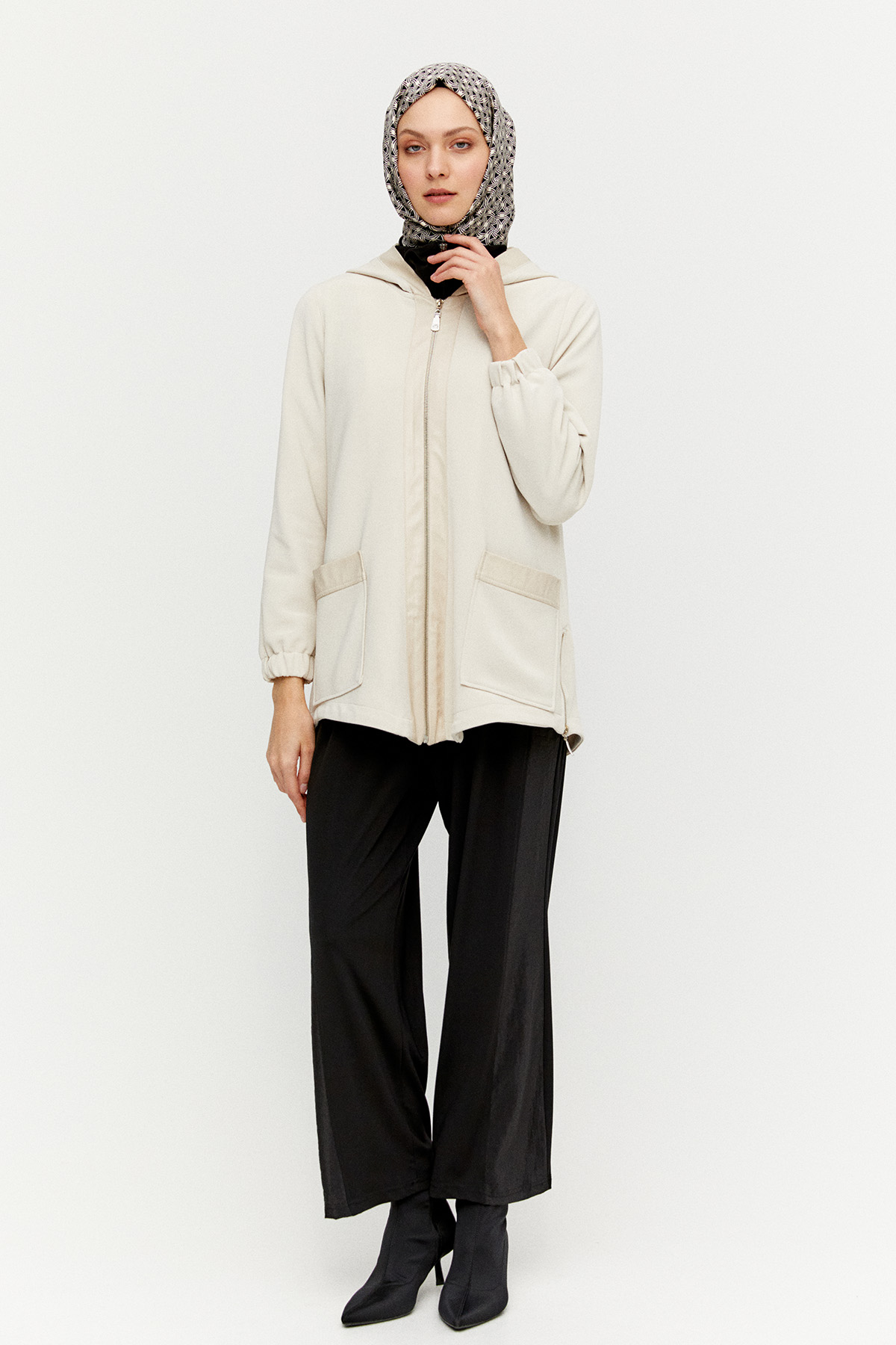 Kapüşonlu Fermuarlı Kısa Kap