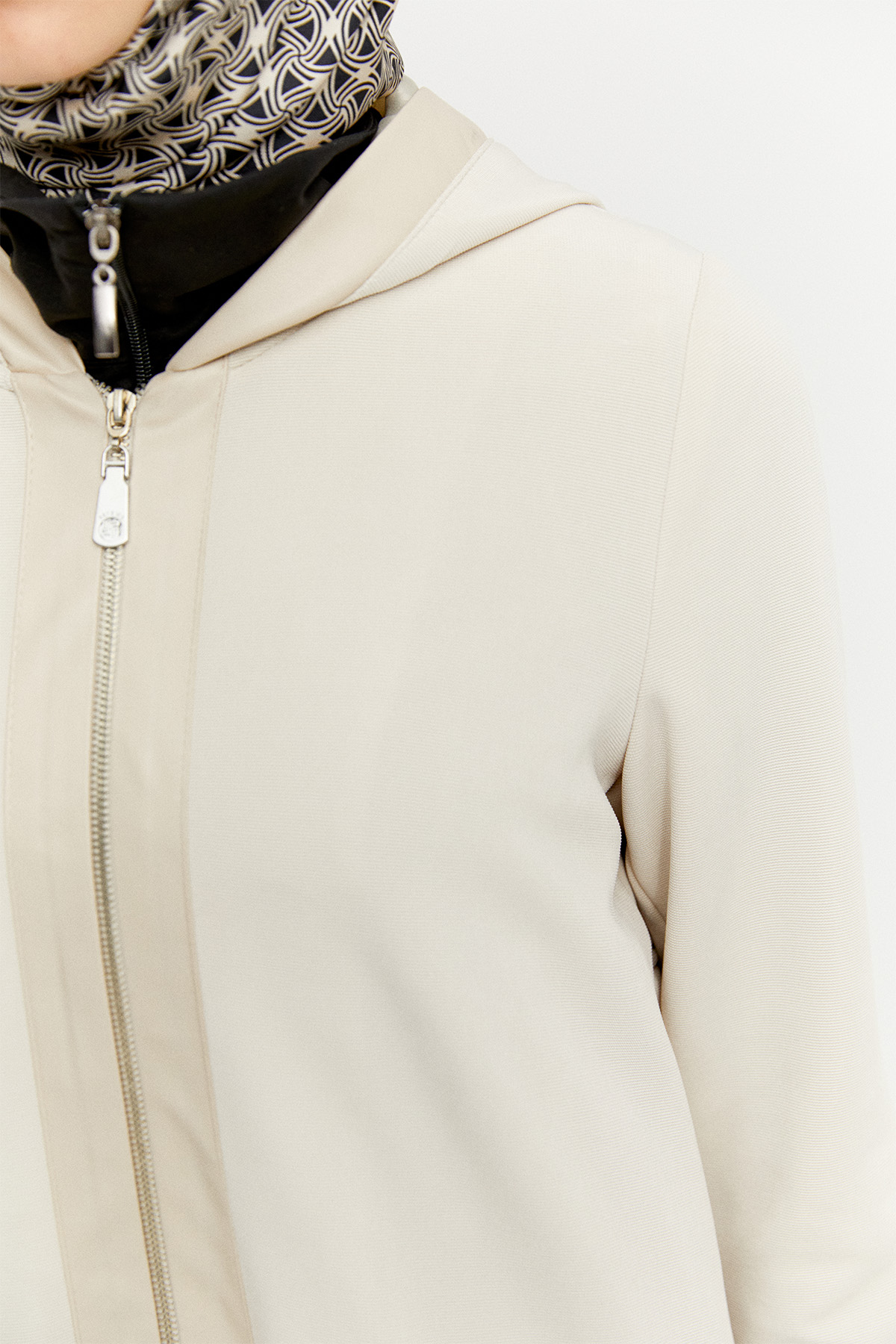 Kapüşonlu Fermuarlı Kısa Kap