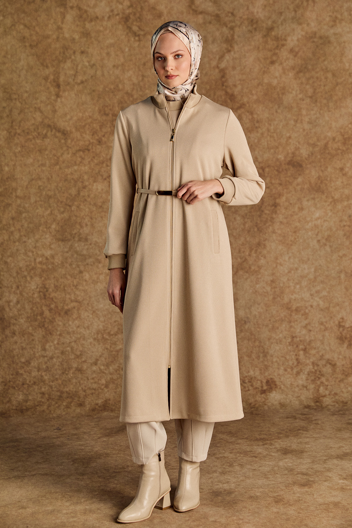 Ribanalı Kemerli Fermuarlı Uzun Kap