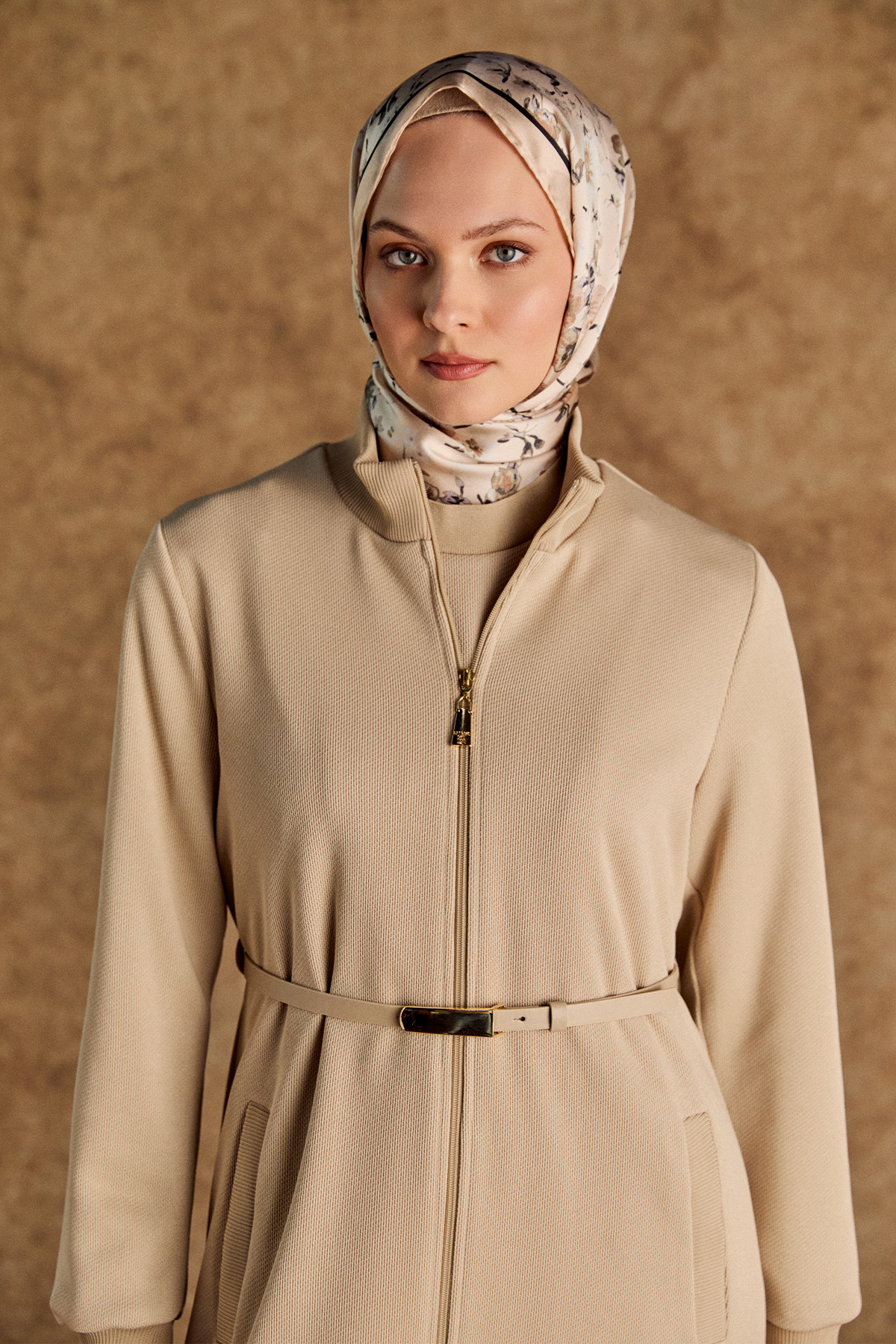 Ribanalı Kemerli Fermuarlı Uzun Kap