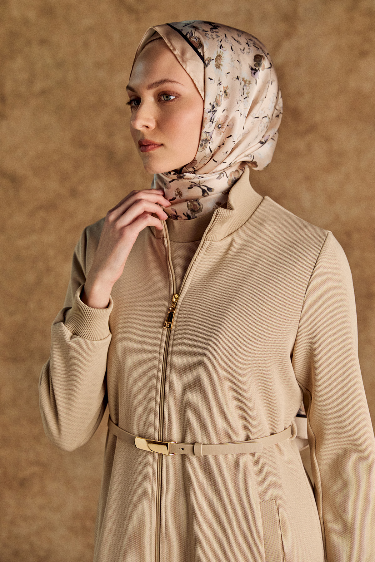 Ribanalı Kemerli Fermuarlı Uzun Kap