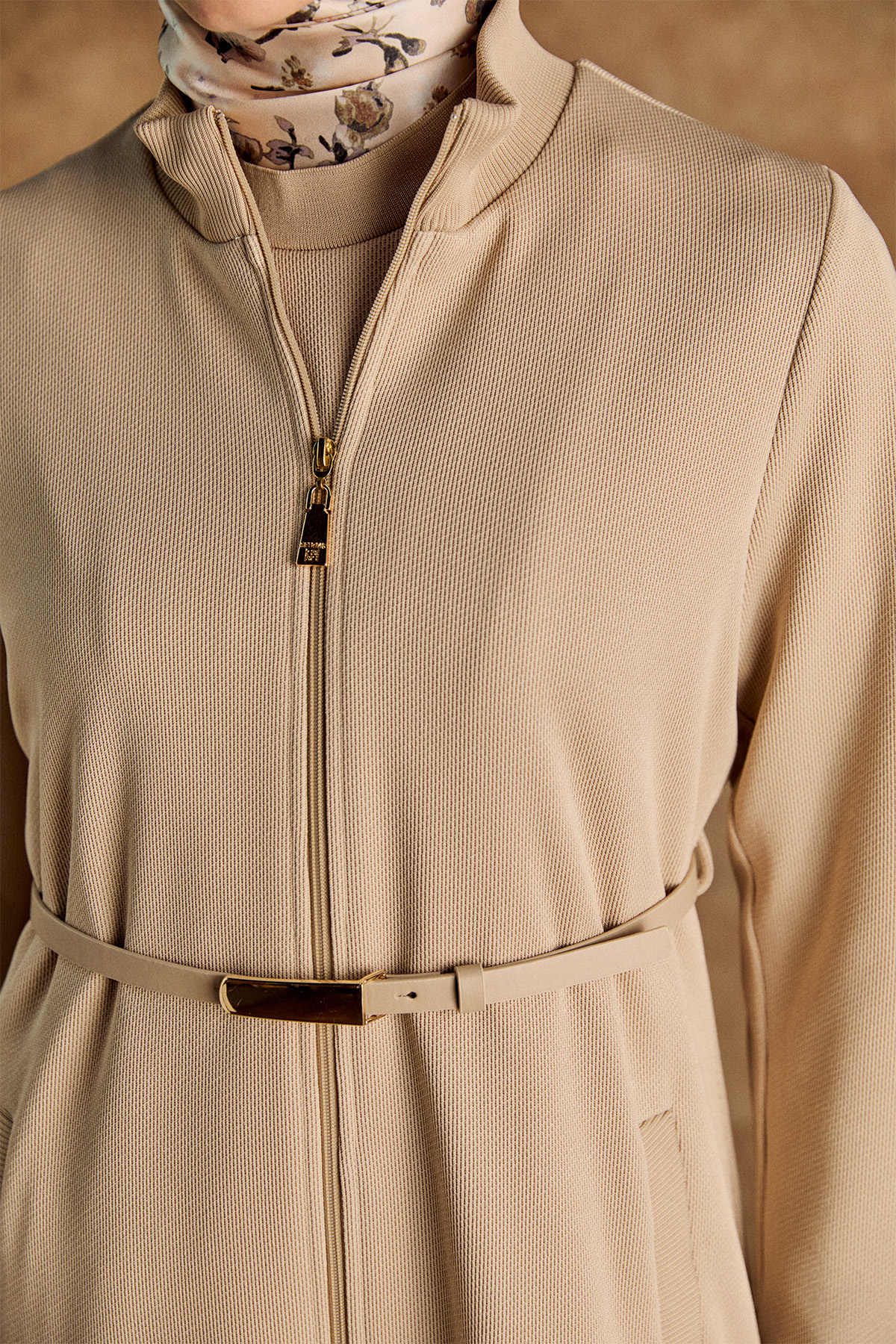 Ribanalı Kemerli Fermuarlı Uzun Kap