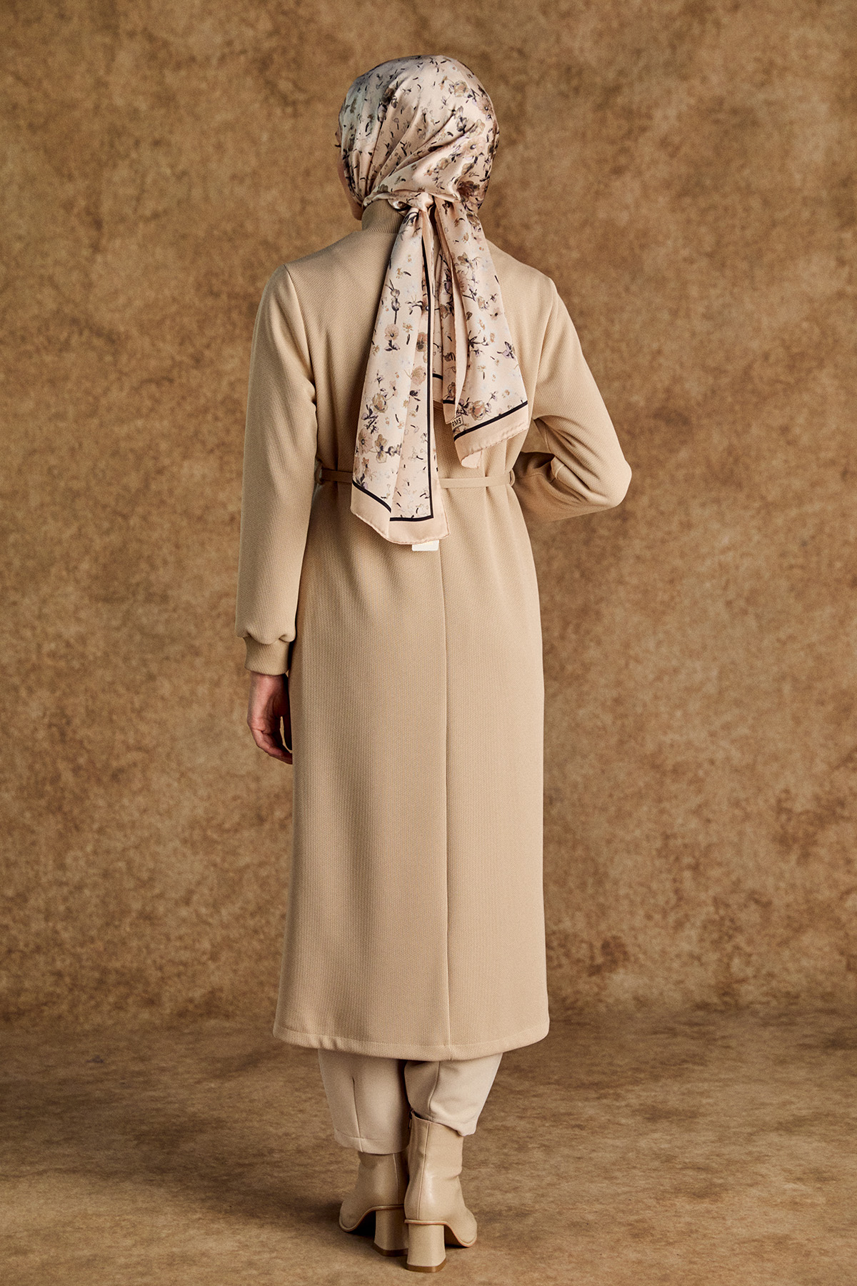 Ribanalı Kemerli Fermuarlı Uzun Kap