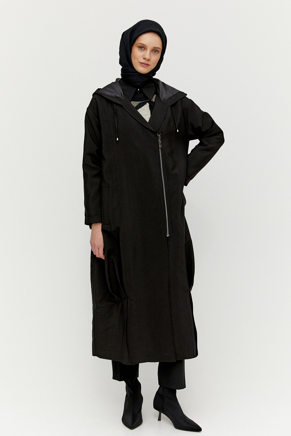 Pilikaşe Detaylı Kruvaze Kapüşonlu Kap