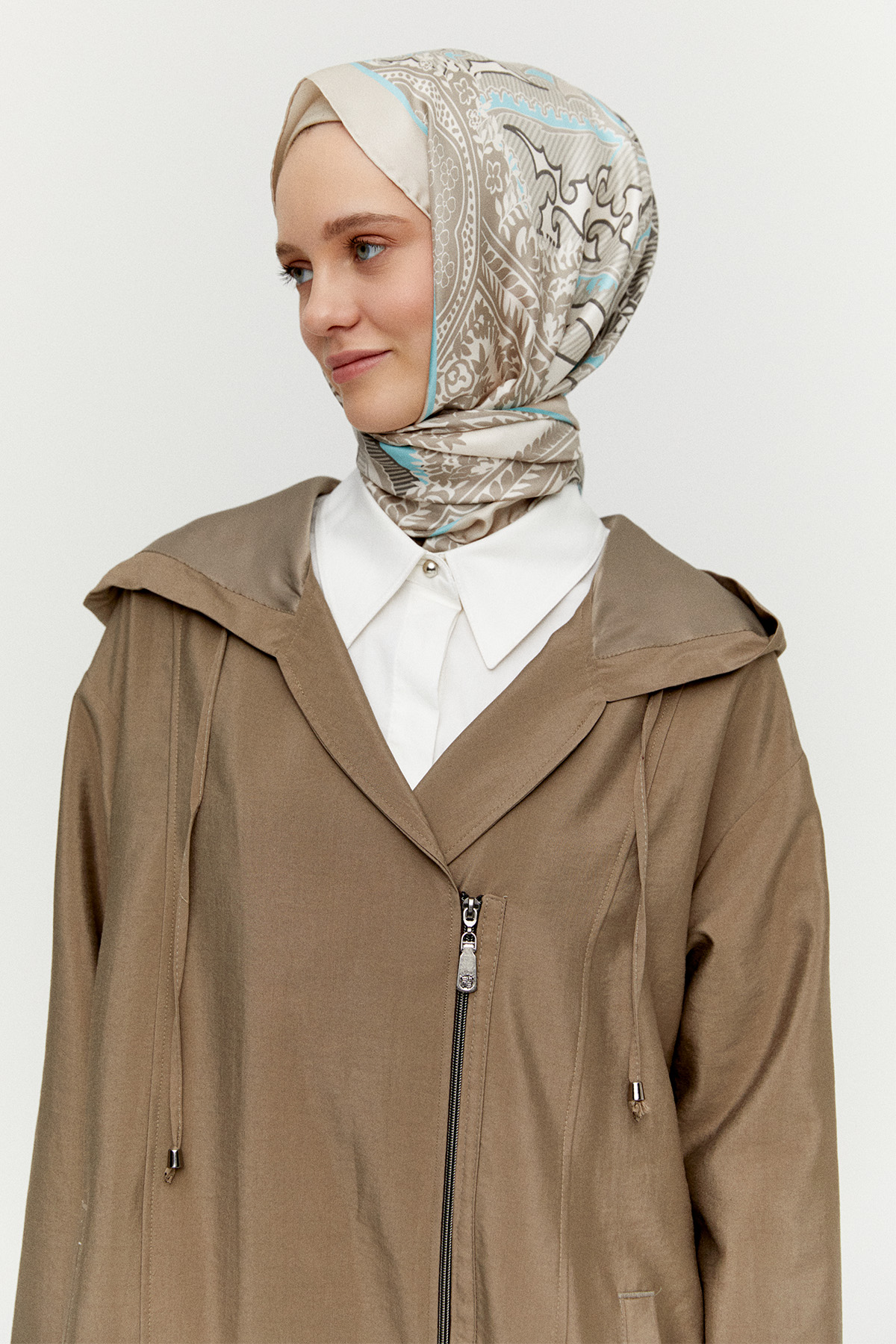 Pilikaşe Detaylı Kruvaze Kapüşonlu Kap