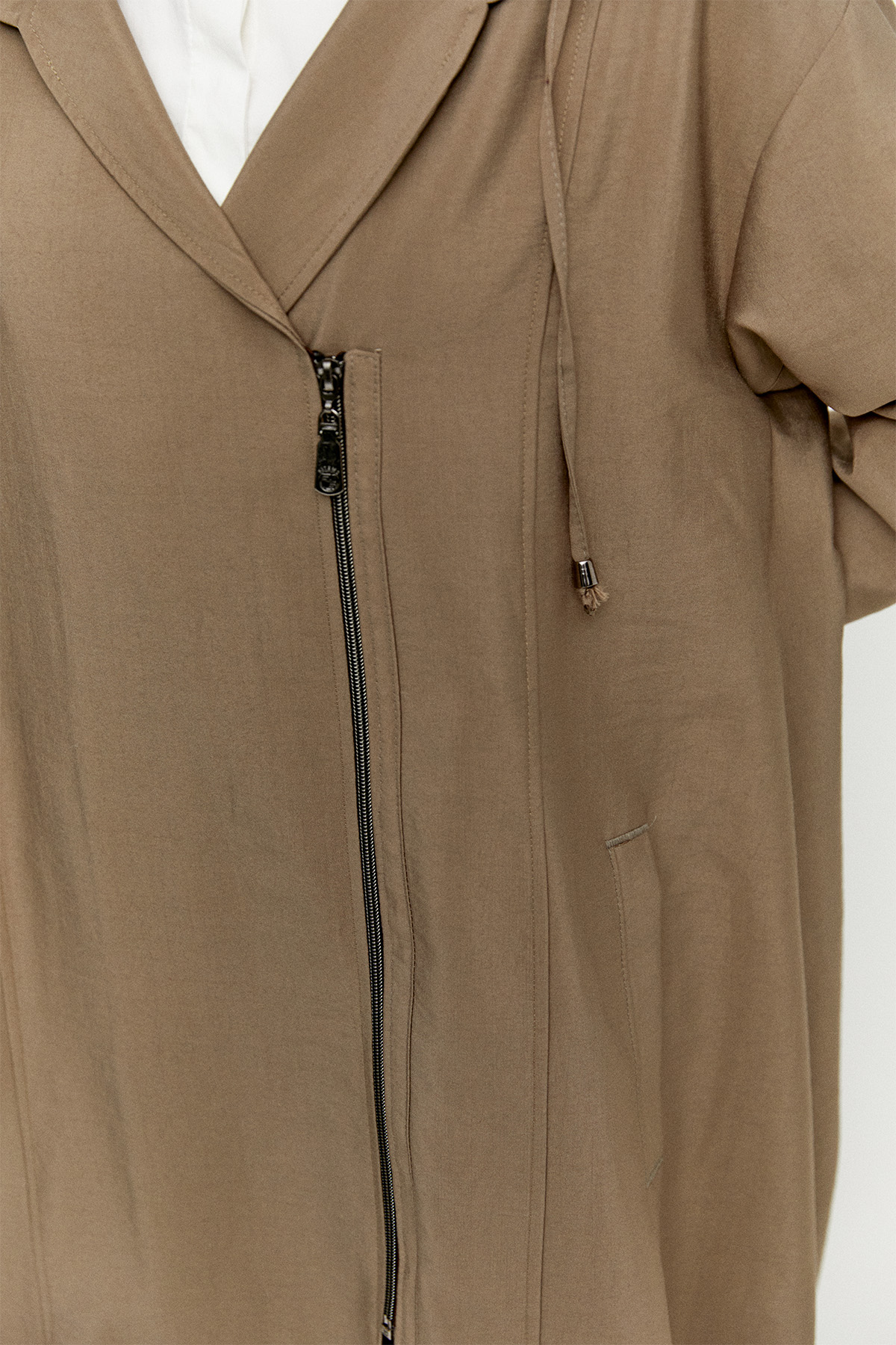 Pilikaşe Detaylı Kruvaze Kapüşonlu Kap