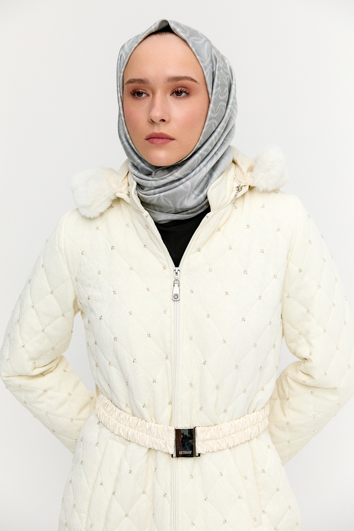 Seyyar Kapüşonlu Taşlı Kaban, Tesettür Giyim