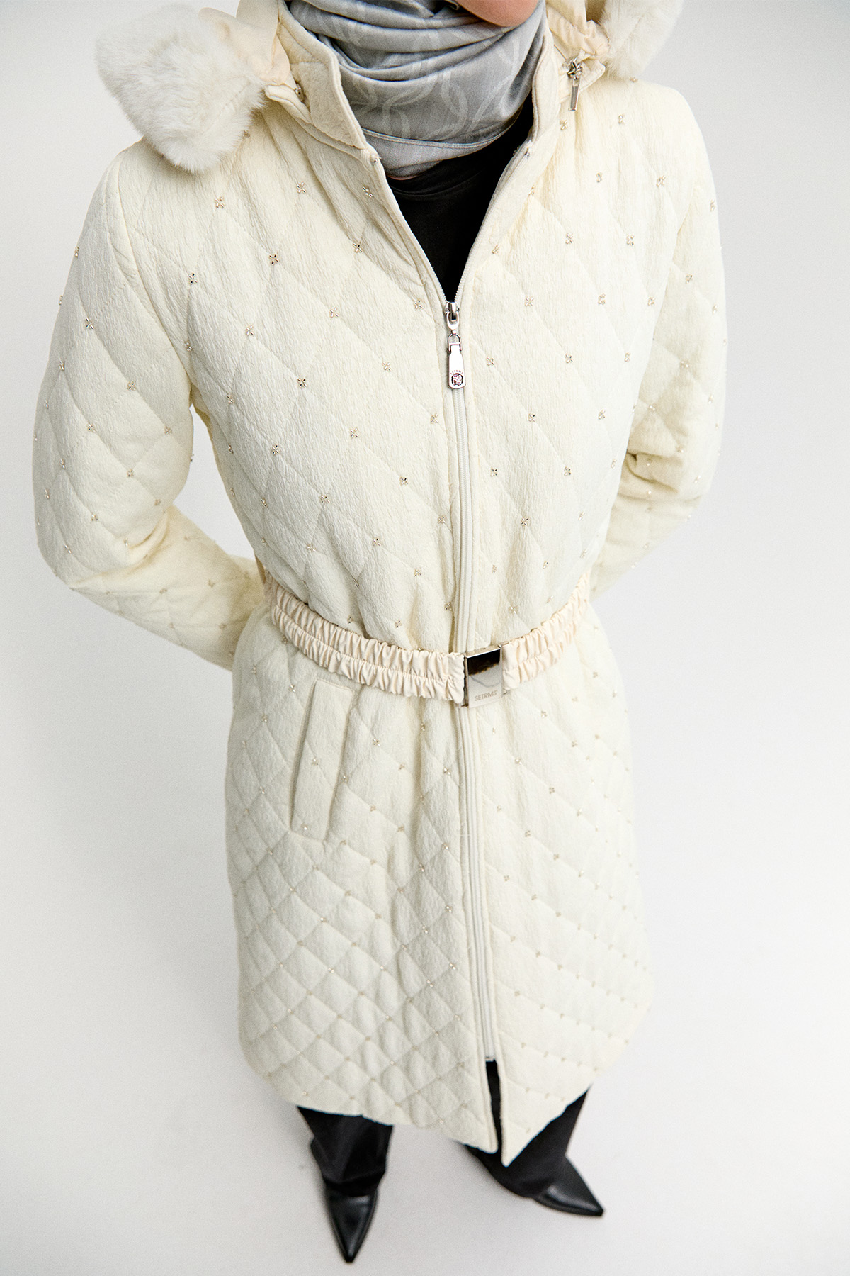 Seyyar Kapüşonlu Taşlı Kaban, Tesettür Giyim