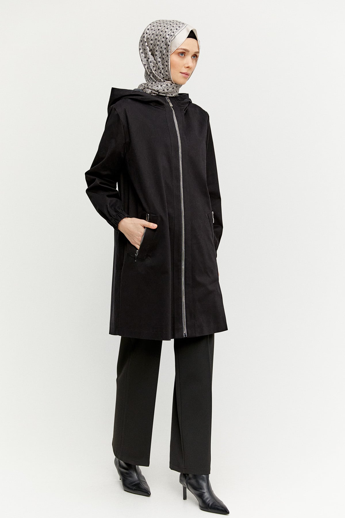 Taş Detaylı Kapüşonlu Pamuk Kap