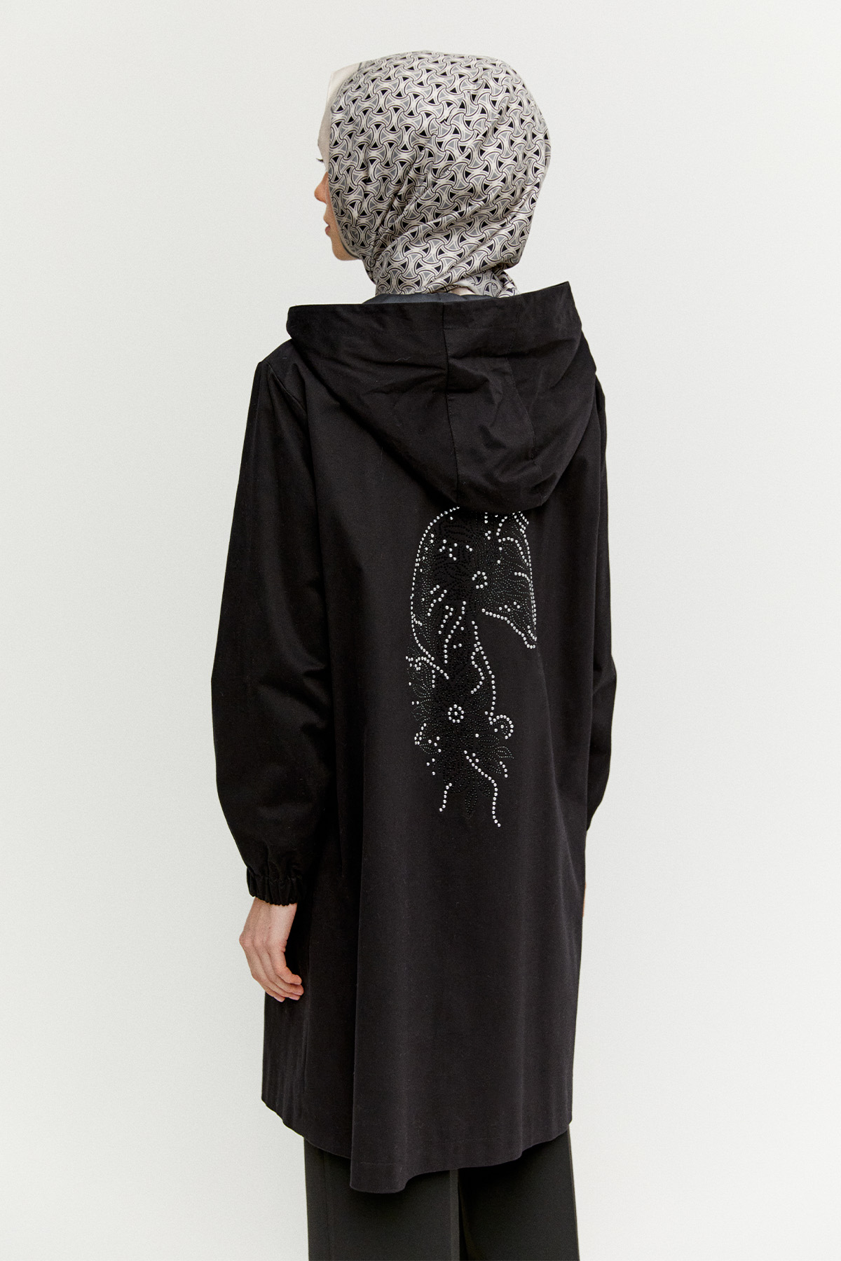 Taş Detaylı Kapüşonlu Pamuk Kap