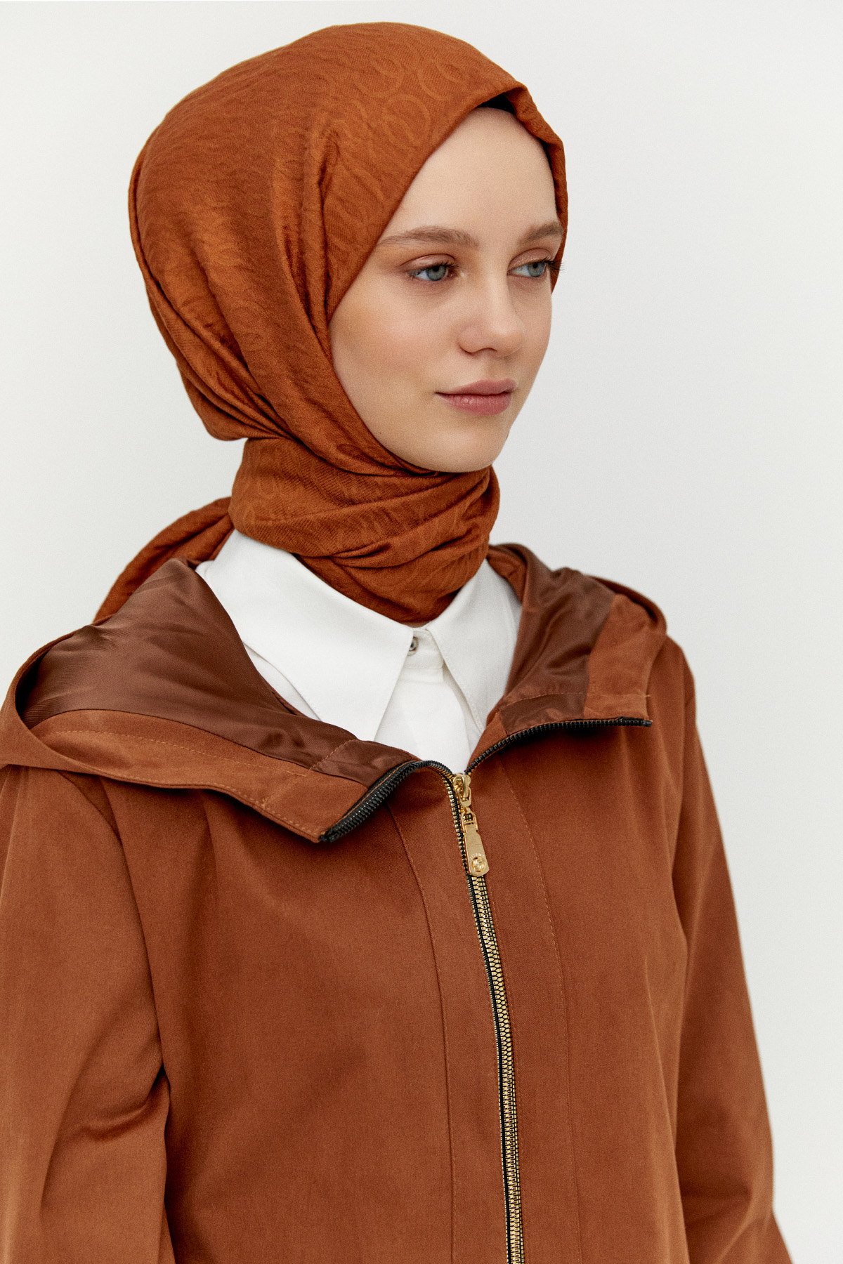 Taş Detaylı Kapüşonlu Pamuk Kap