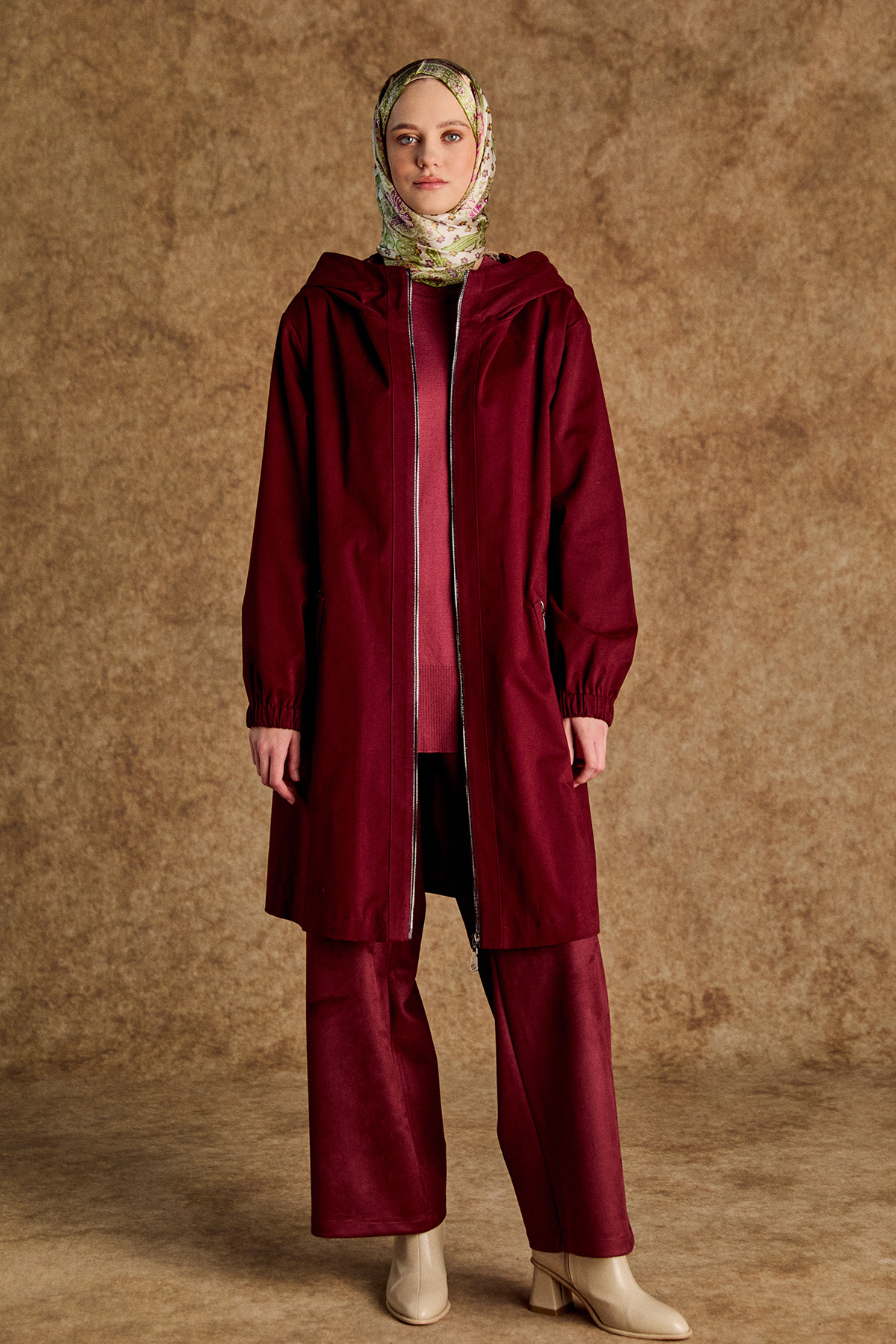 Taş Detaylı Kapüşonlu Pamuk Kap