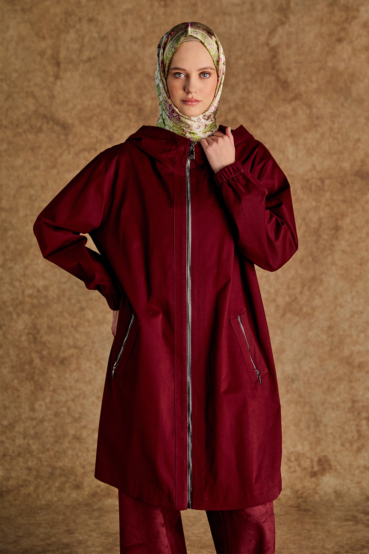 Taş Detaylı Kapüşonlu Pamuk Kap