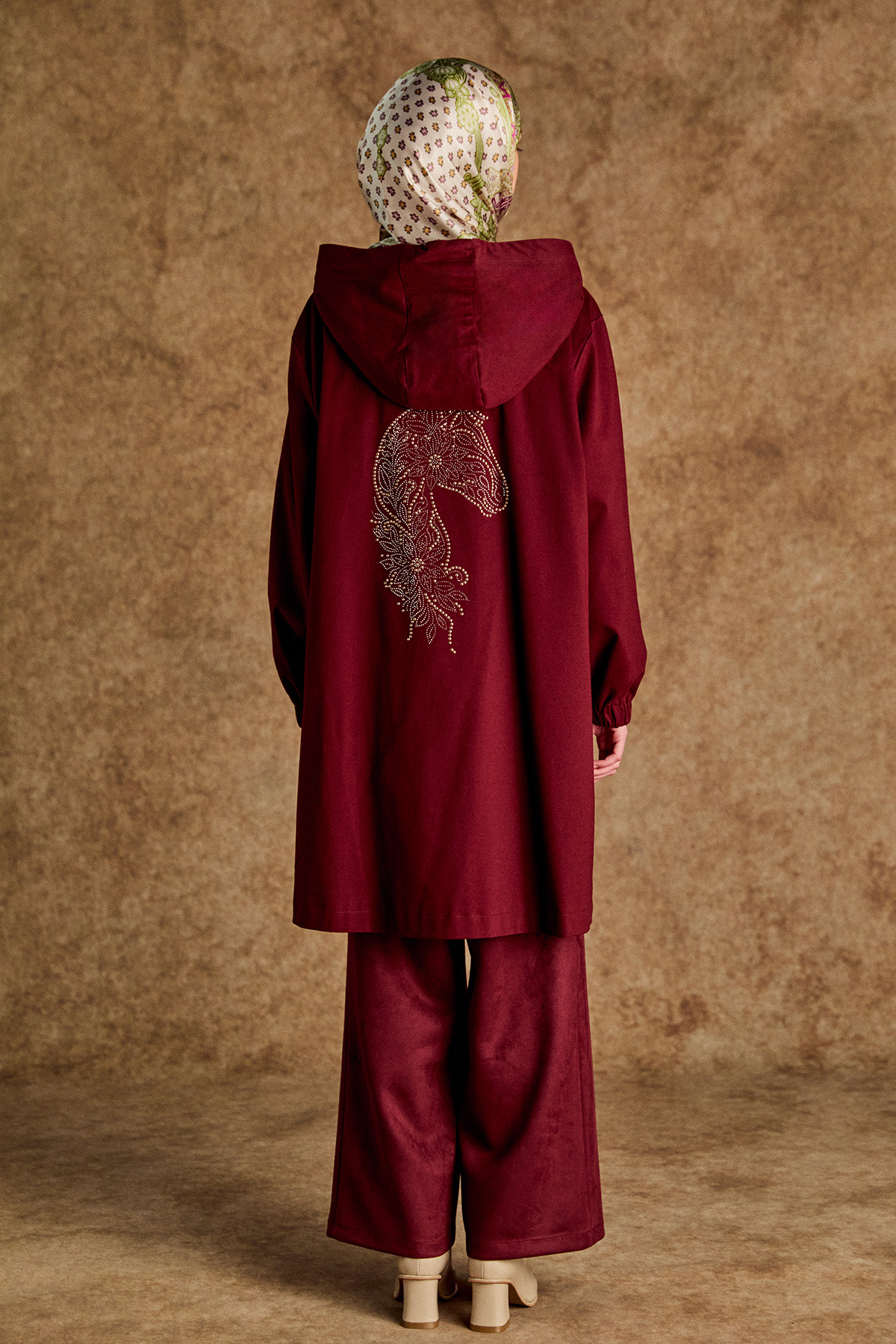 Taş Detaylı Kapüşonlu Pamuk Kap