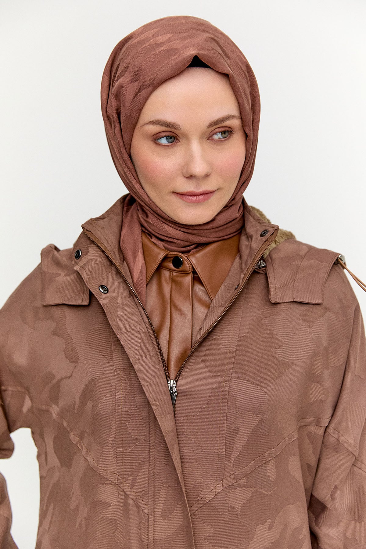 Kapüşonlu Jakarlı Peluş Astarlı Kap, Tesettür Giyim