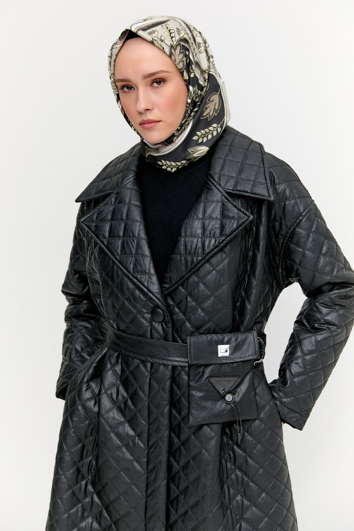 Kemeri Çantalı Kapitone Kaban, Tesettür Giyim