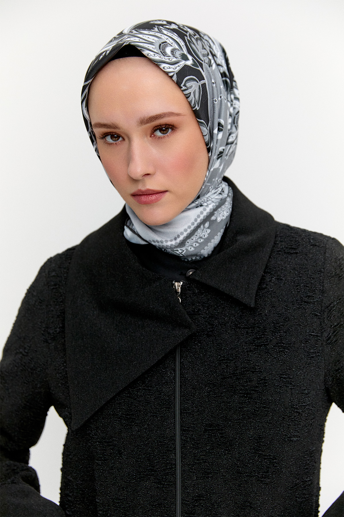 Dokulu Fermuarlı Örme Kap, Tesettür Giyim