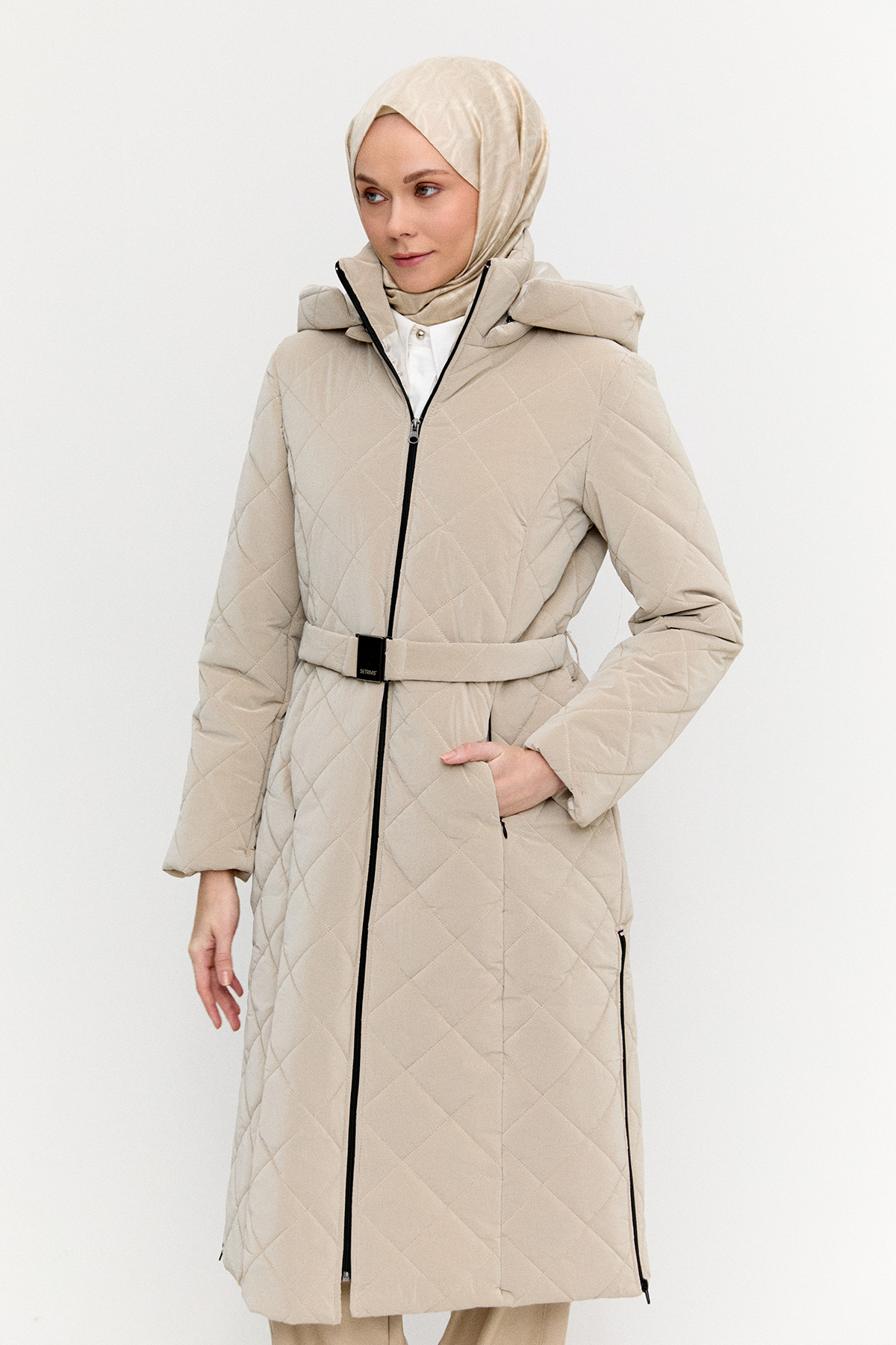 Kapüşonlu Kemerli Kapitone Kaban, Tesettür Giyim