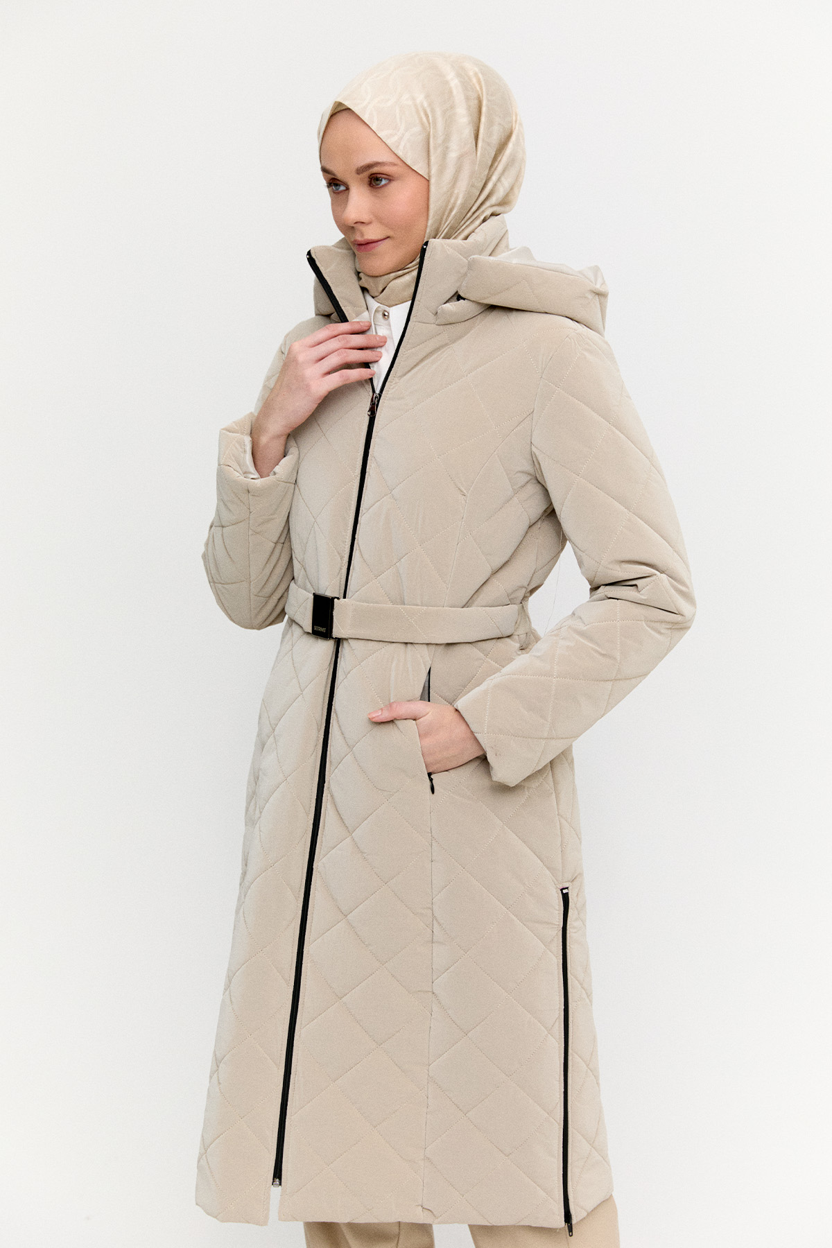 Kapüşonlu Kemerli Kapitone Kaban, Tesettür Giyim