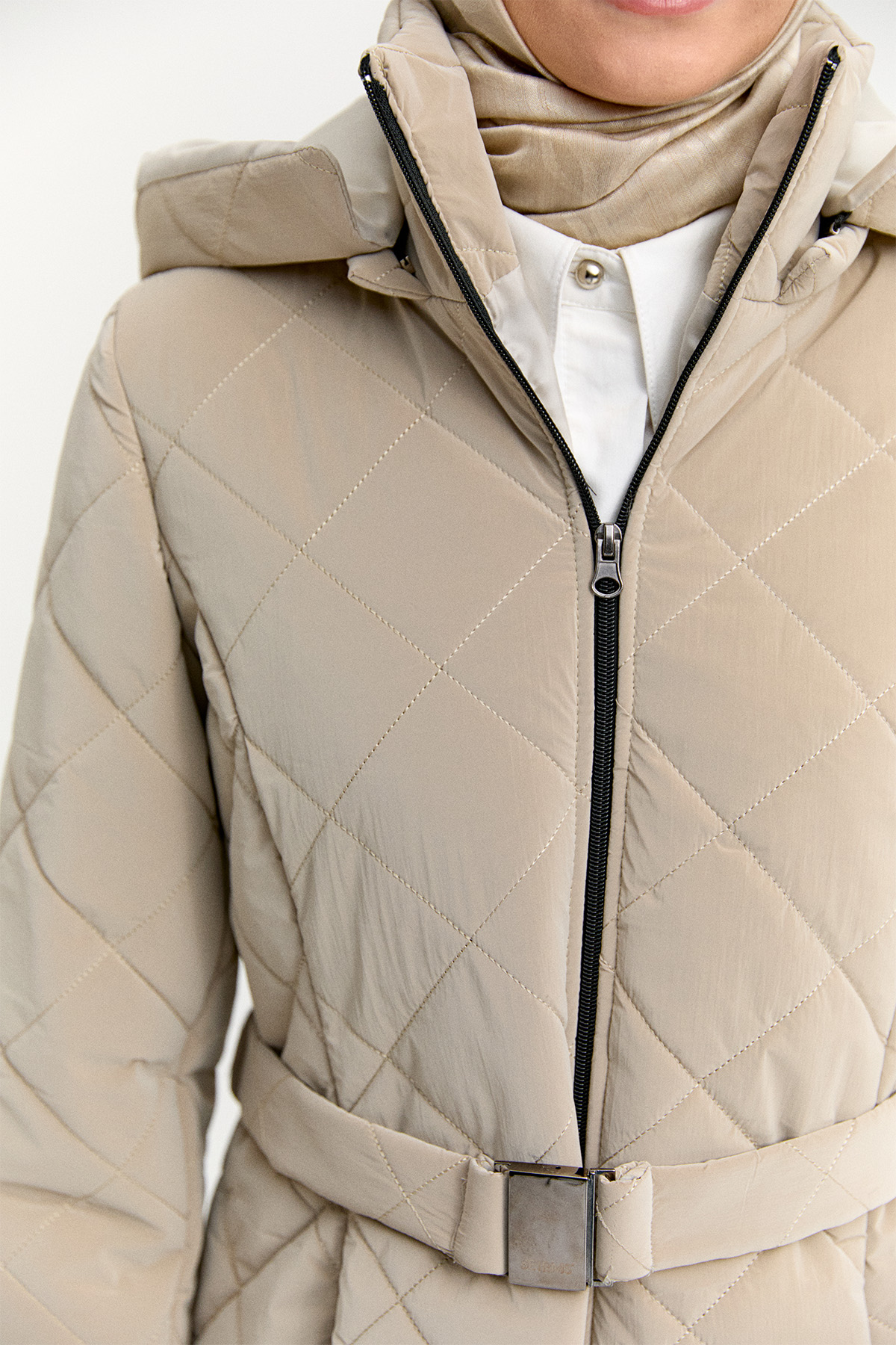 Kapüşonlu Kemerli Kapitone Kaban, Tesettür Giyim