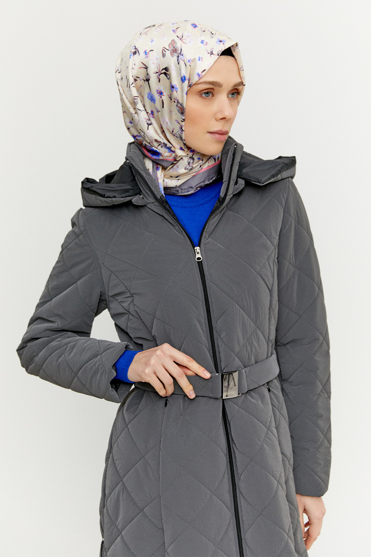 Kapüşonlu Kemerli Kapitone Kaban, Tesettür Giyim