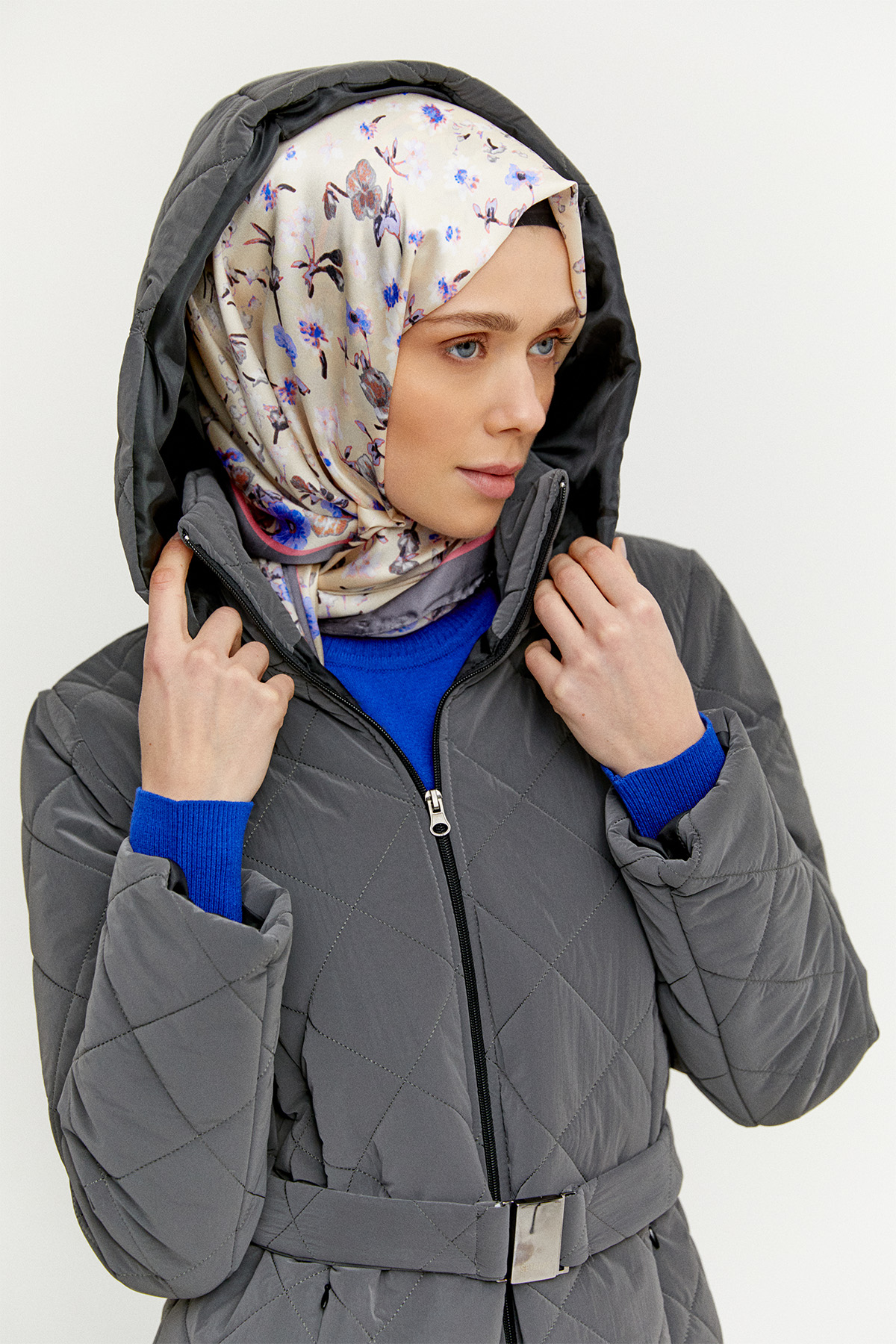 Kapüşonlu Kemerli Kapitone Kaban, Tesettür Giyim