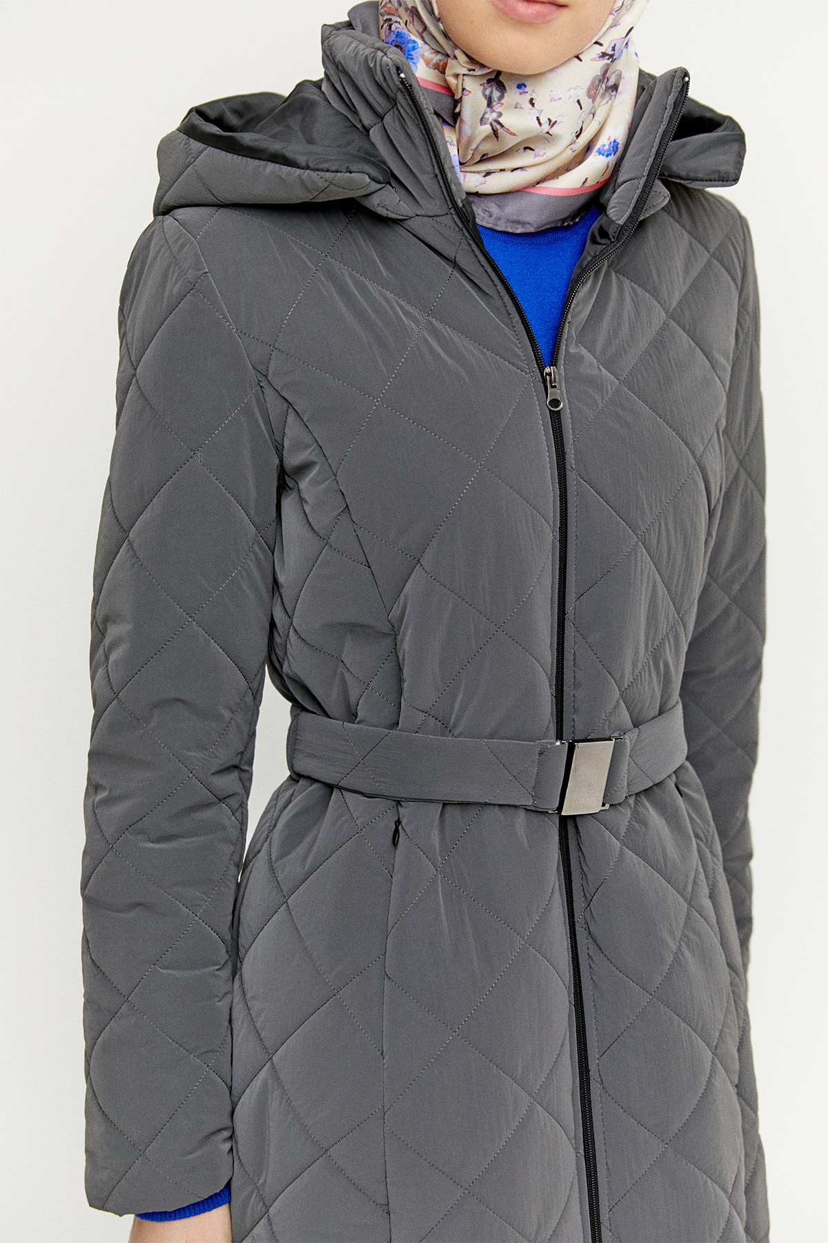 Kapüşonlu Kemerli Kapitone Kaban, Tesettür Giyim