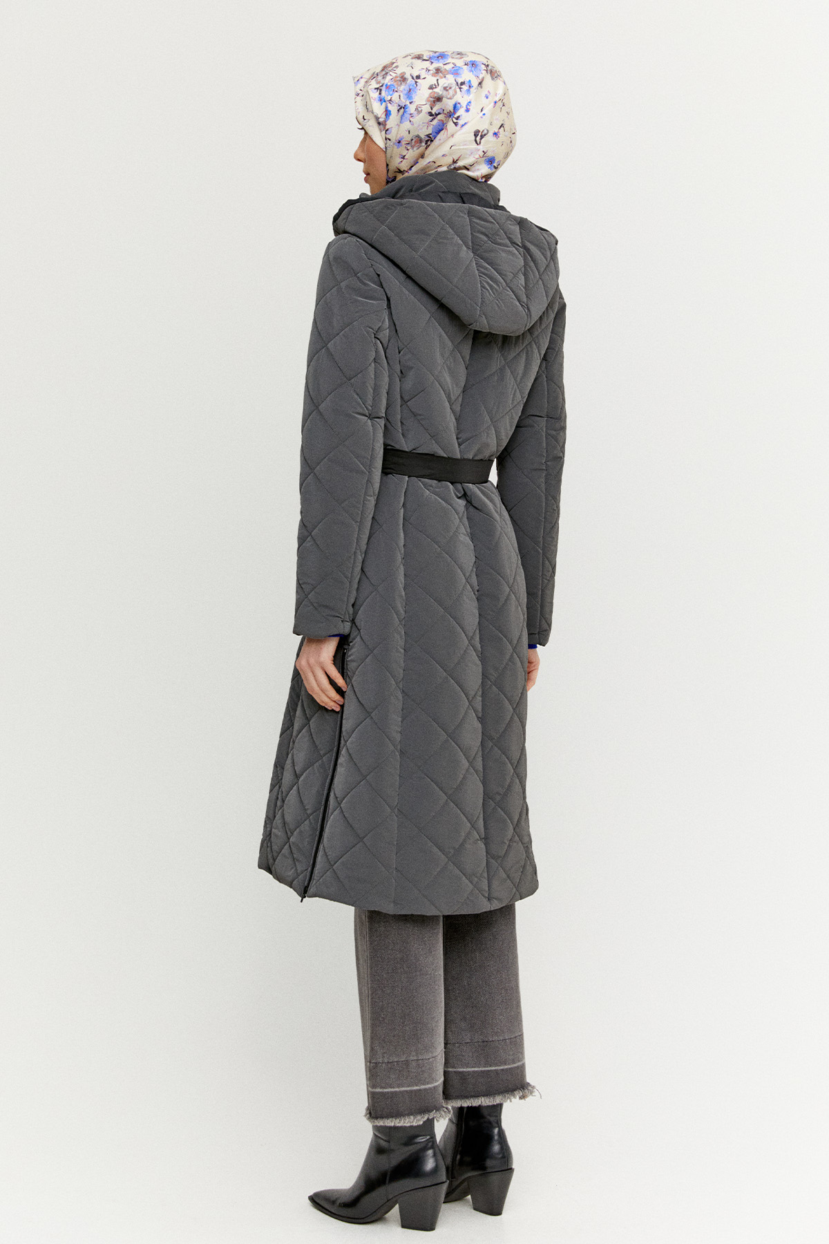 Kapüşonlu Kemerli Kapitone Kaban, Tesettür Giyim