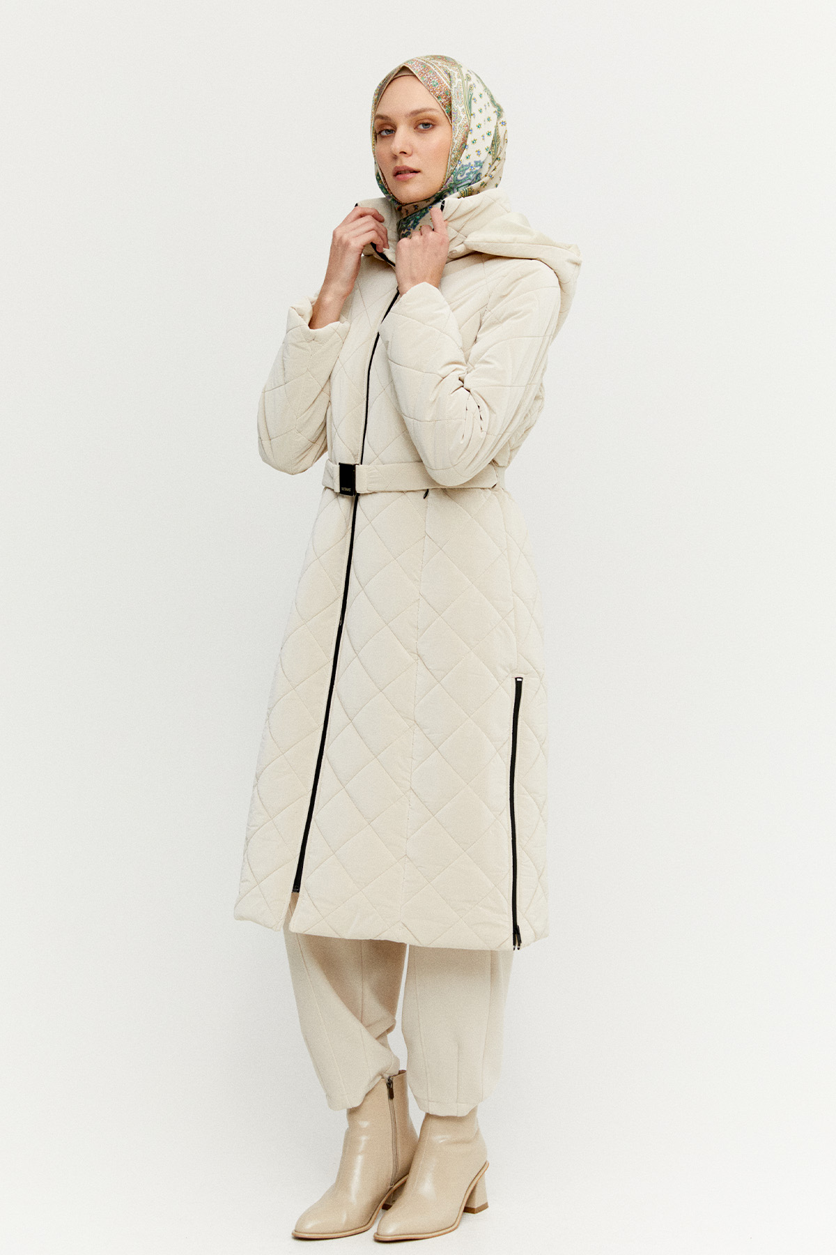 Kapüşonlu Kemerli Kapitone Kaban, Tesettür Giyim