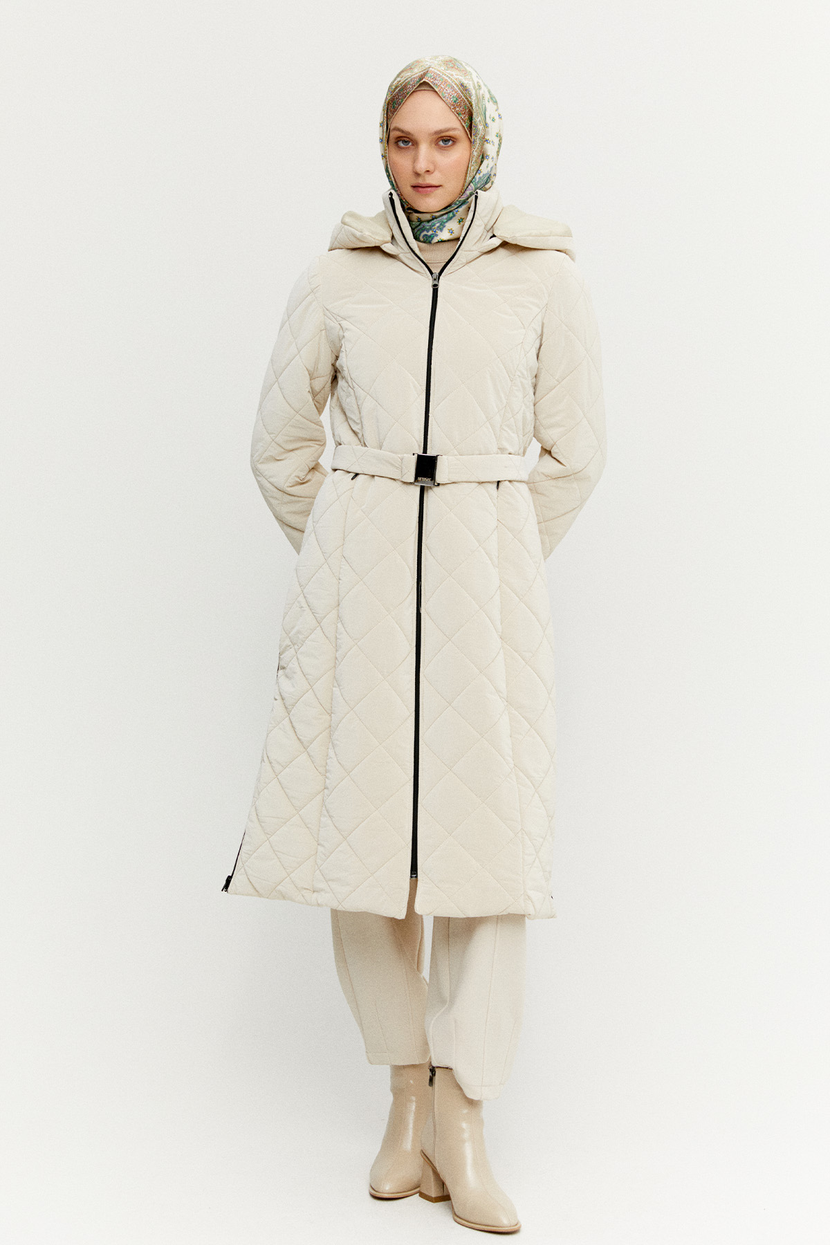 Kapüşonlu Kemerli Kapitone Kaban, Tesettür Giyim