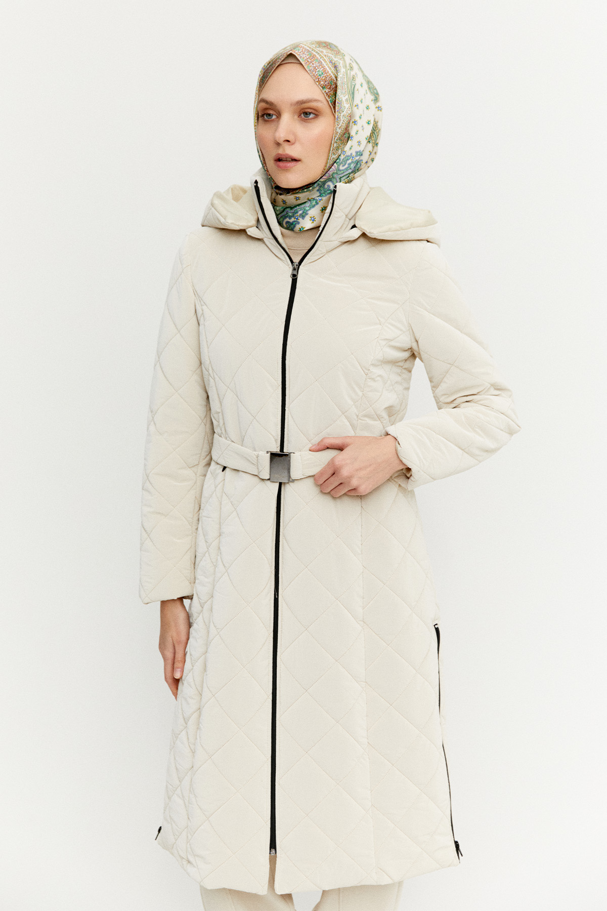 Kapüşonlu Kemerli Kapitone Kaban, Tesettür Giyim