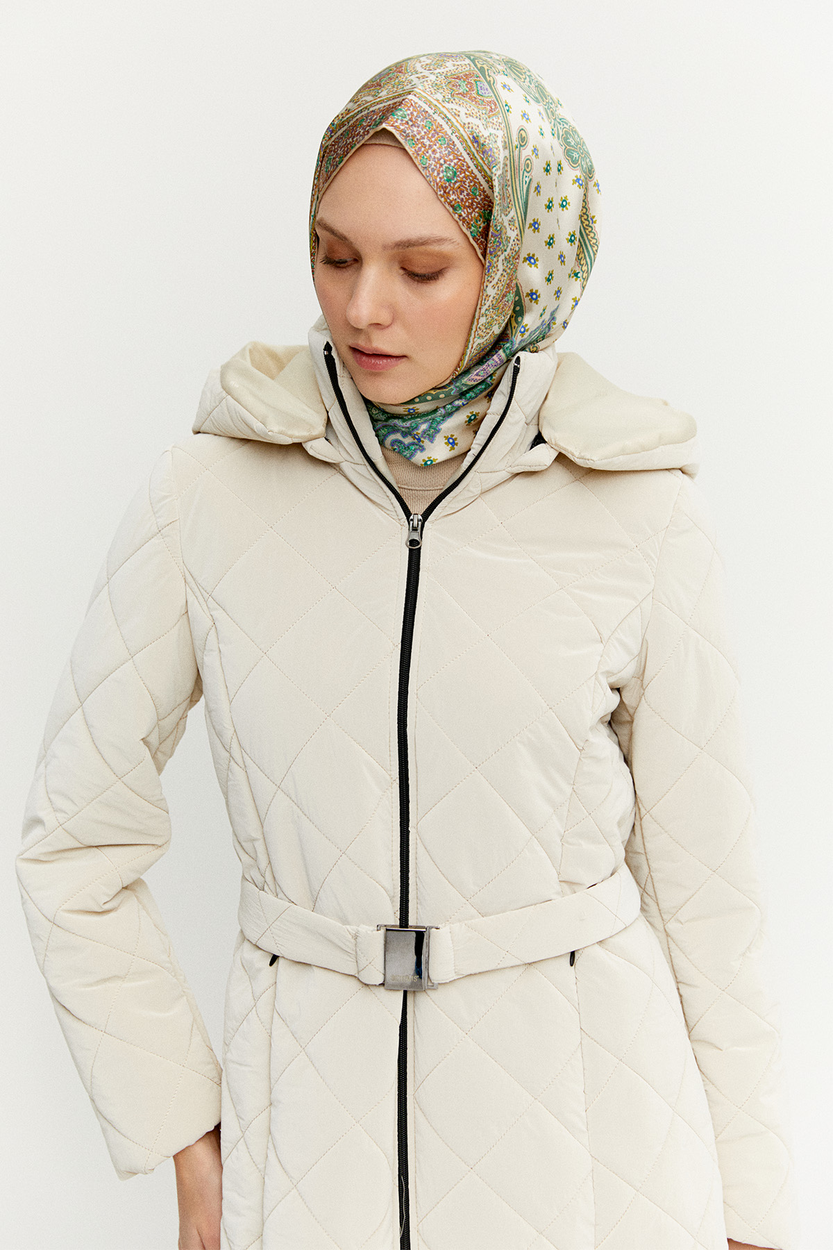 Kapüşonlu Kemerli Kapitone Kaban, Tesettür Giyim