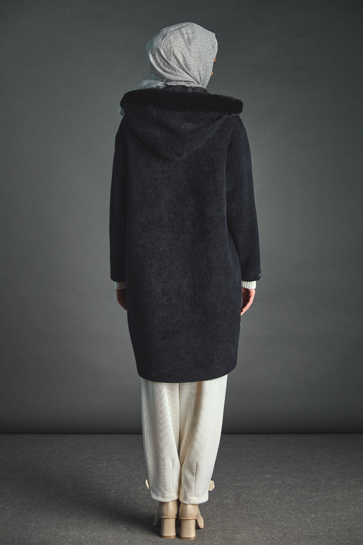 Çıkarılabilir Kapüşonu Kürklü Kaban